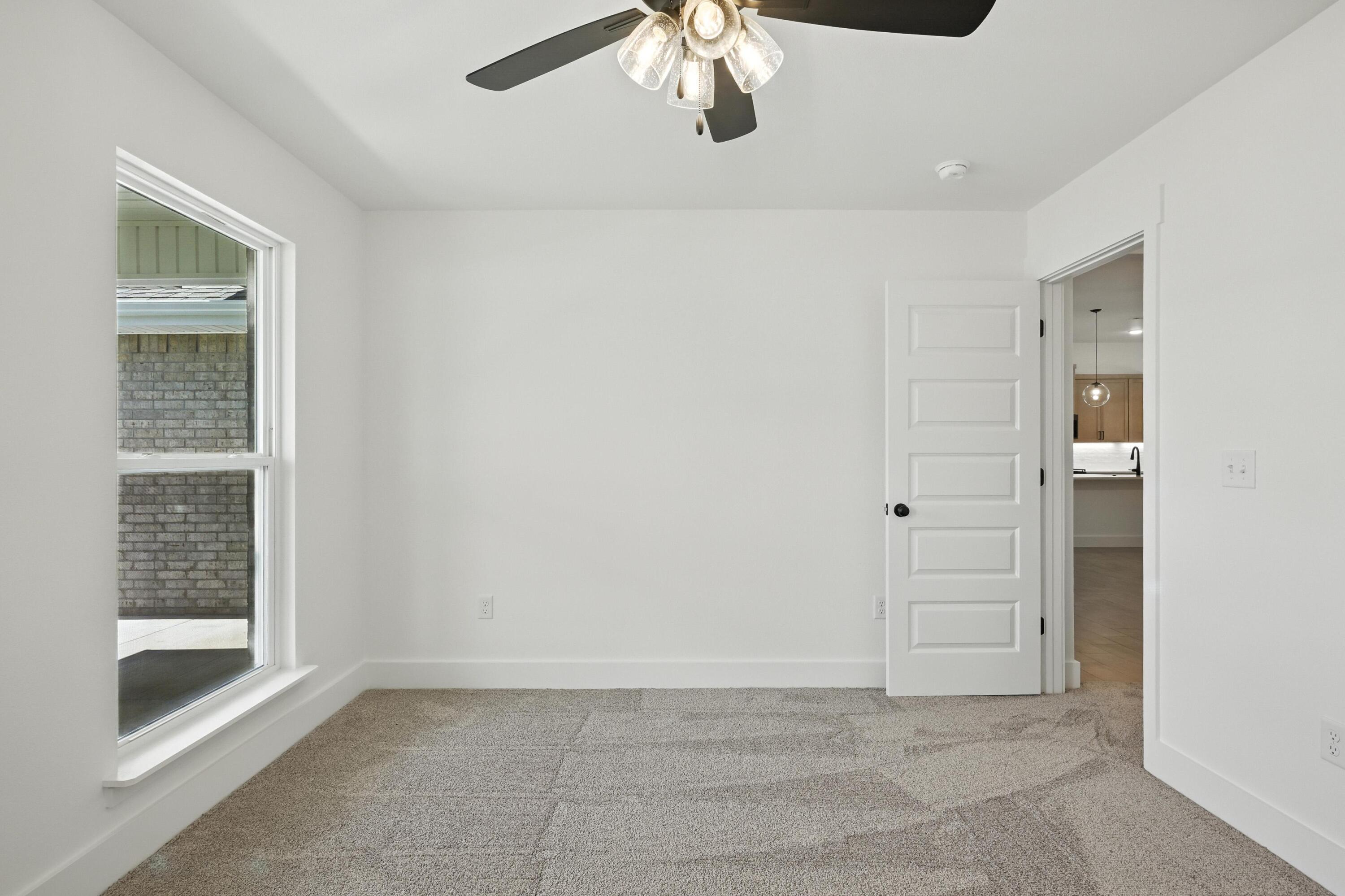 1701 East White Oak Street Property Photo 8