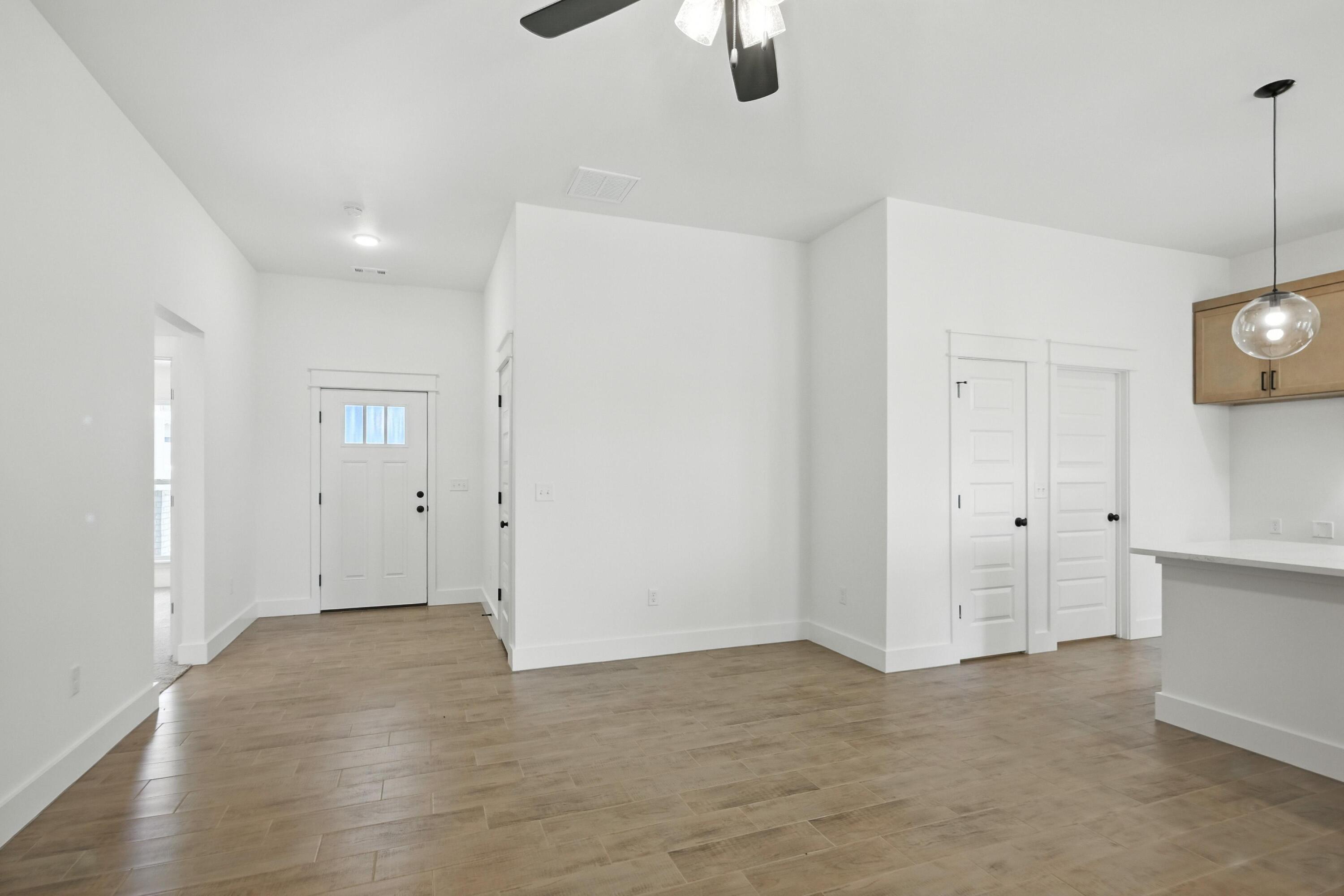 1701 East White Oak Street Property Photo 17