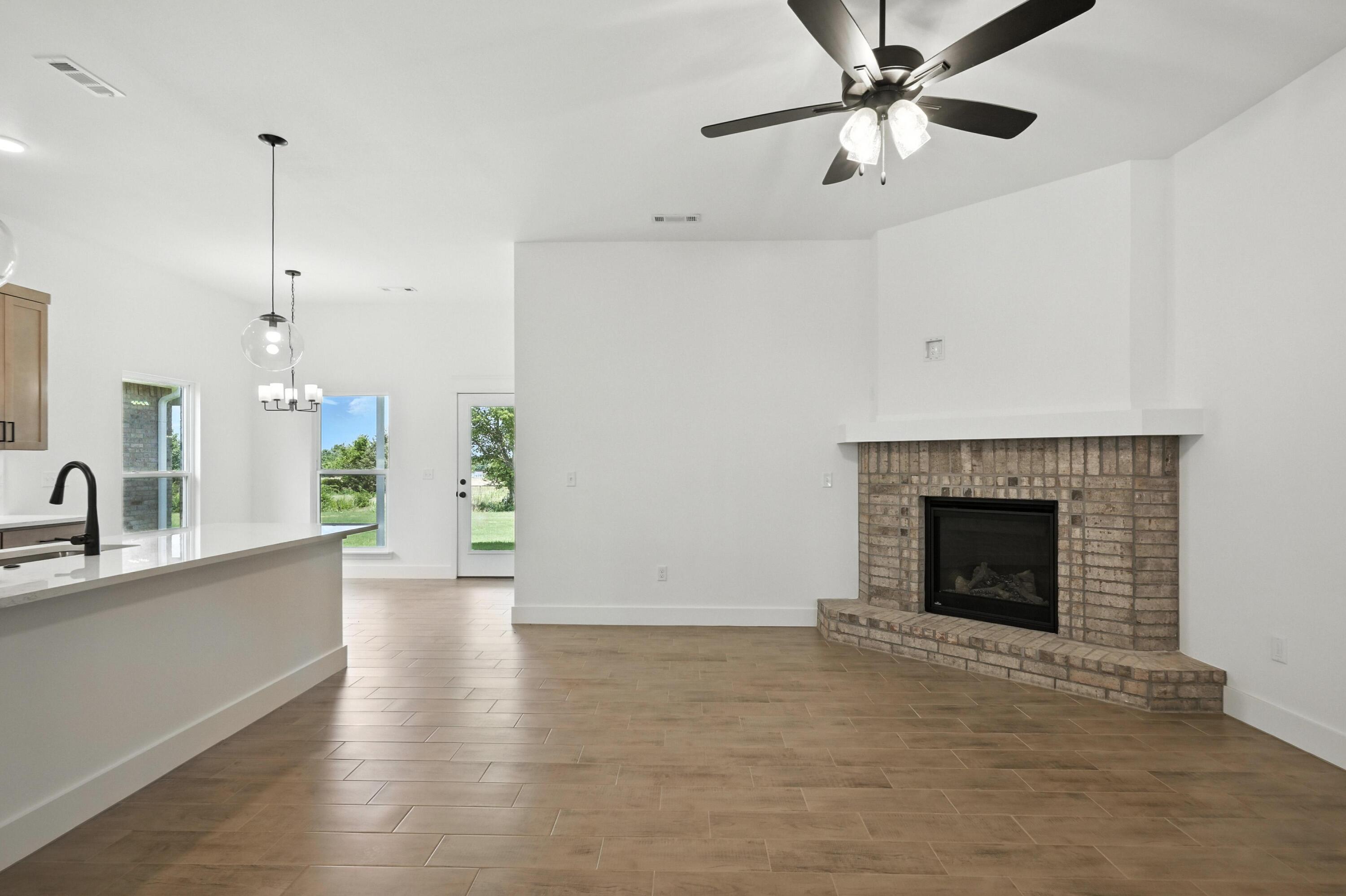 1701 East White Oak Street Property Photo 19