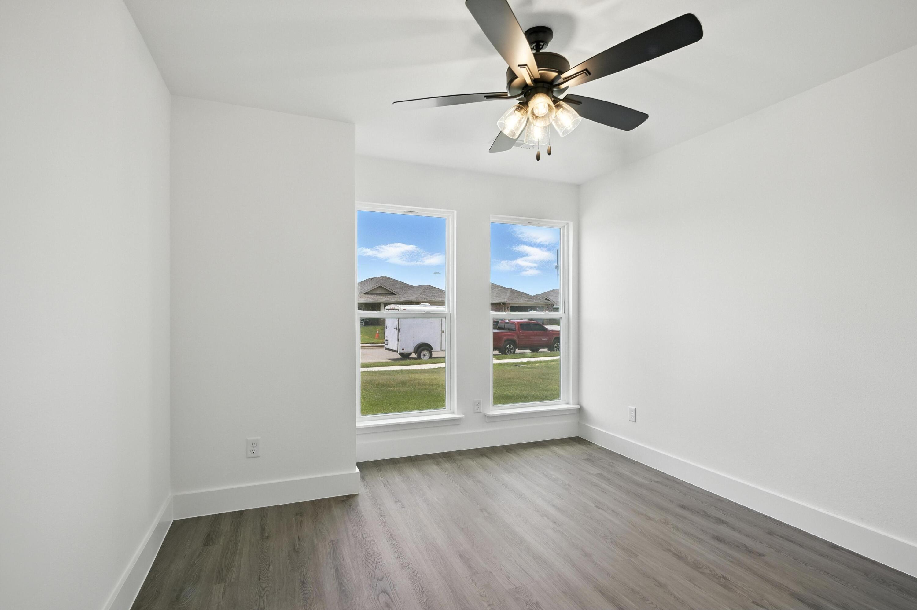 1707 East White Oak Drive Property Photo 5