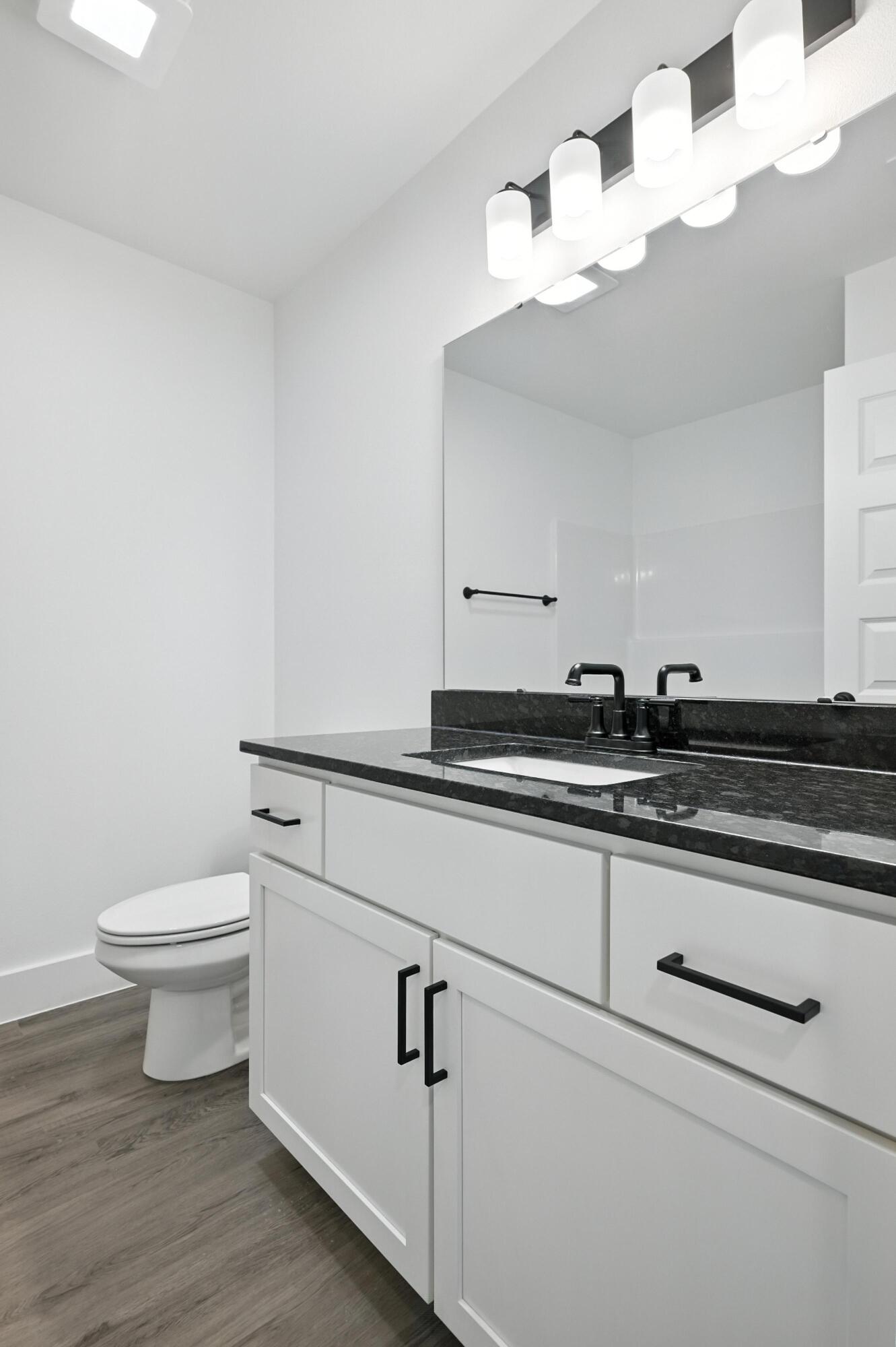 1707 East White Oak Drive Property Photo 9