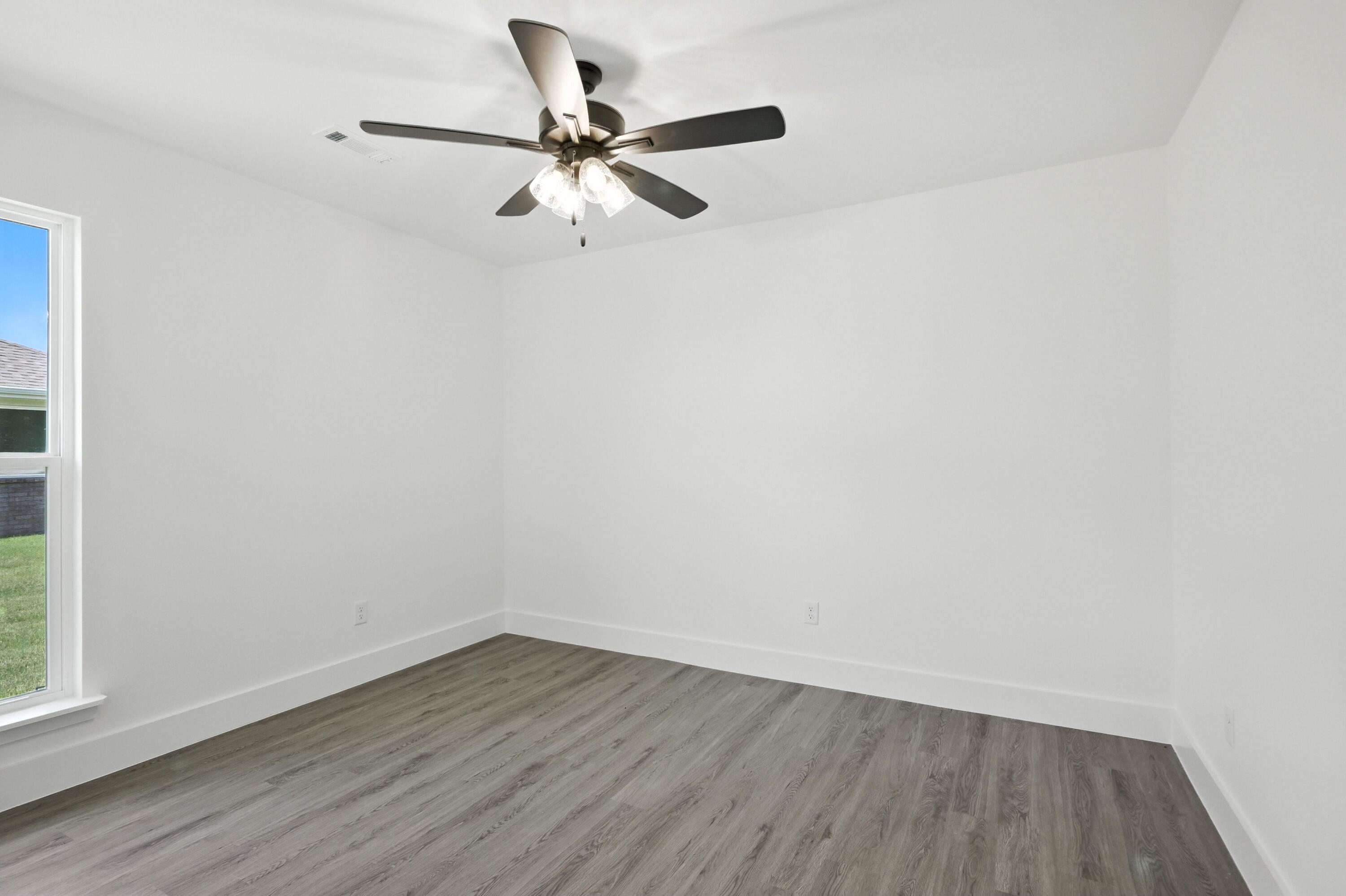 1707 East White Oak Drive Property Photo 11