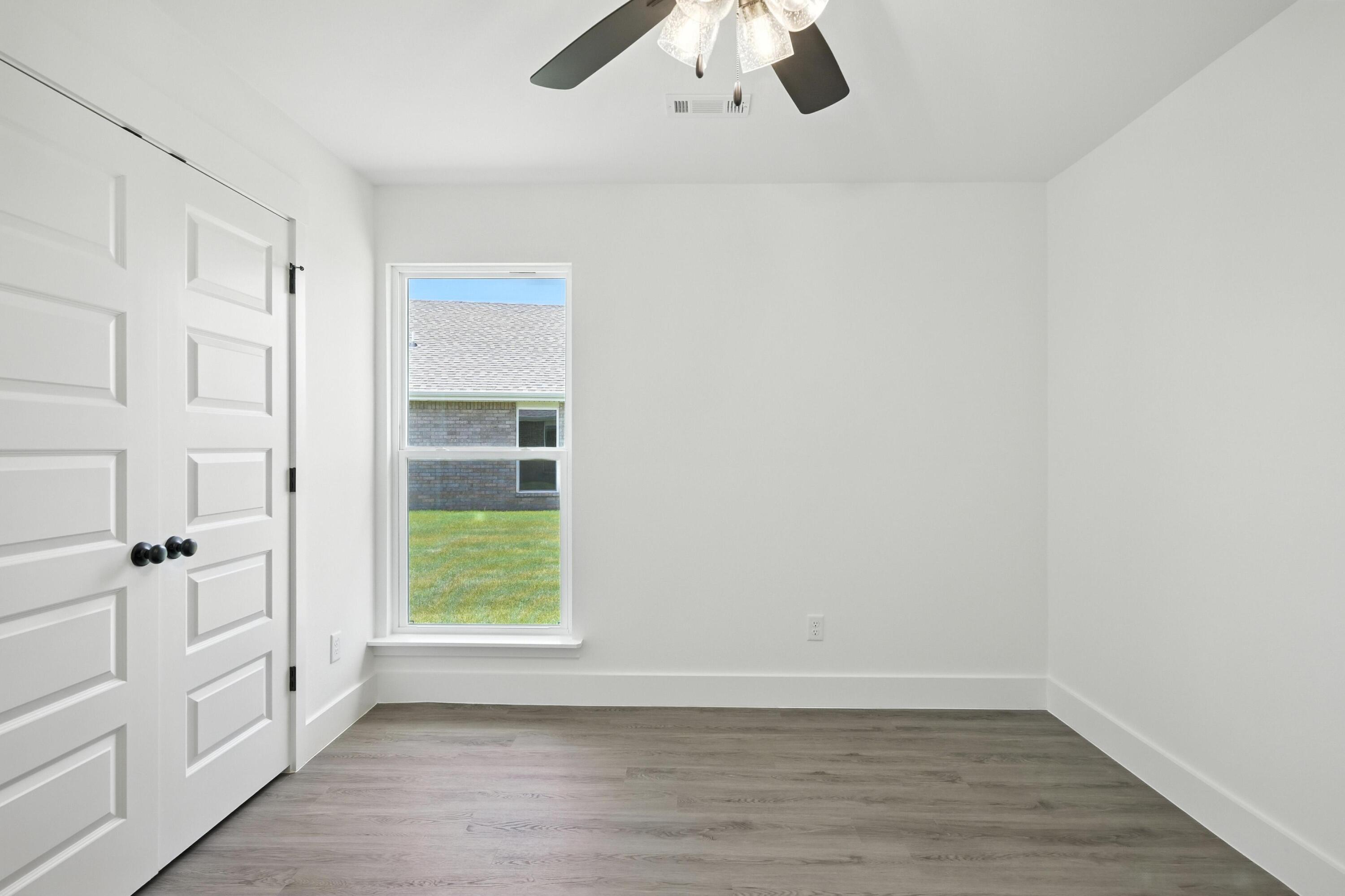1707 East White Oak Drive Property Photo 12
