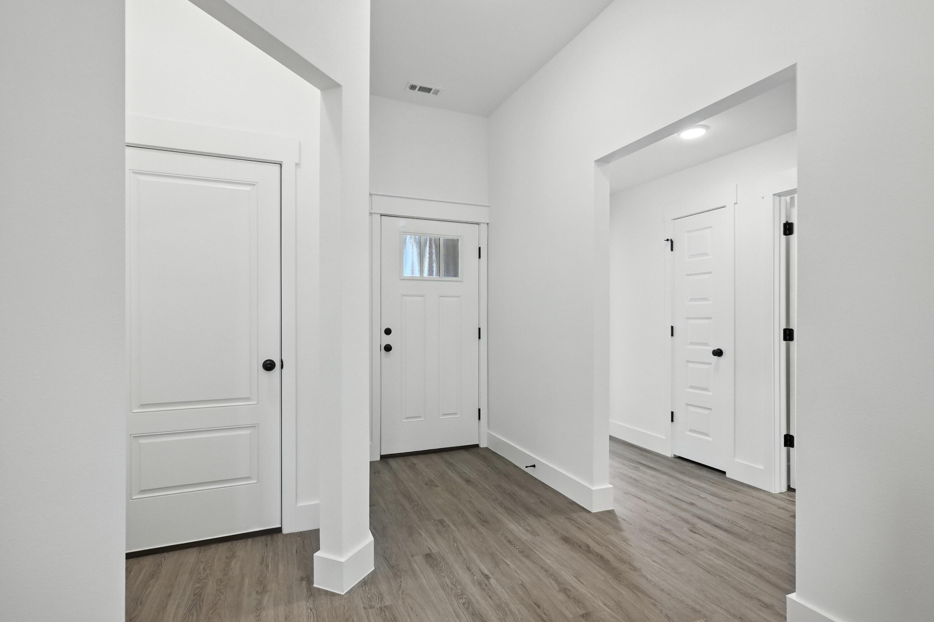 1707 East White Oak Drive Property Photo 14