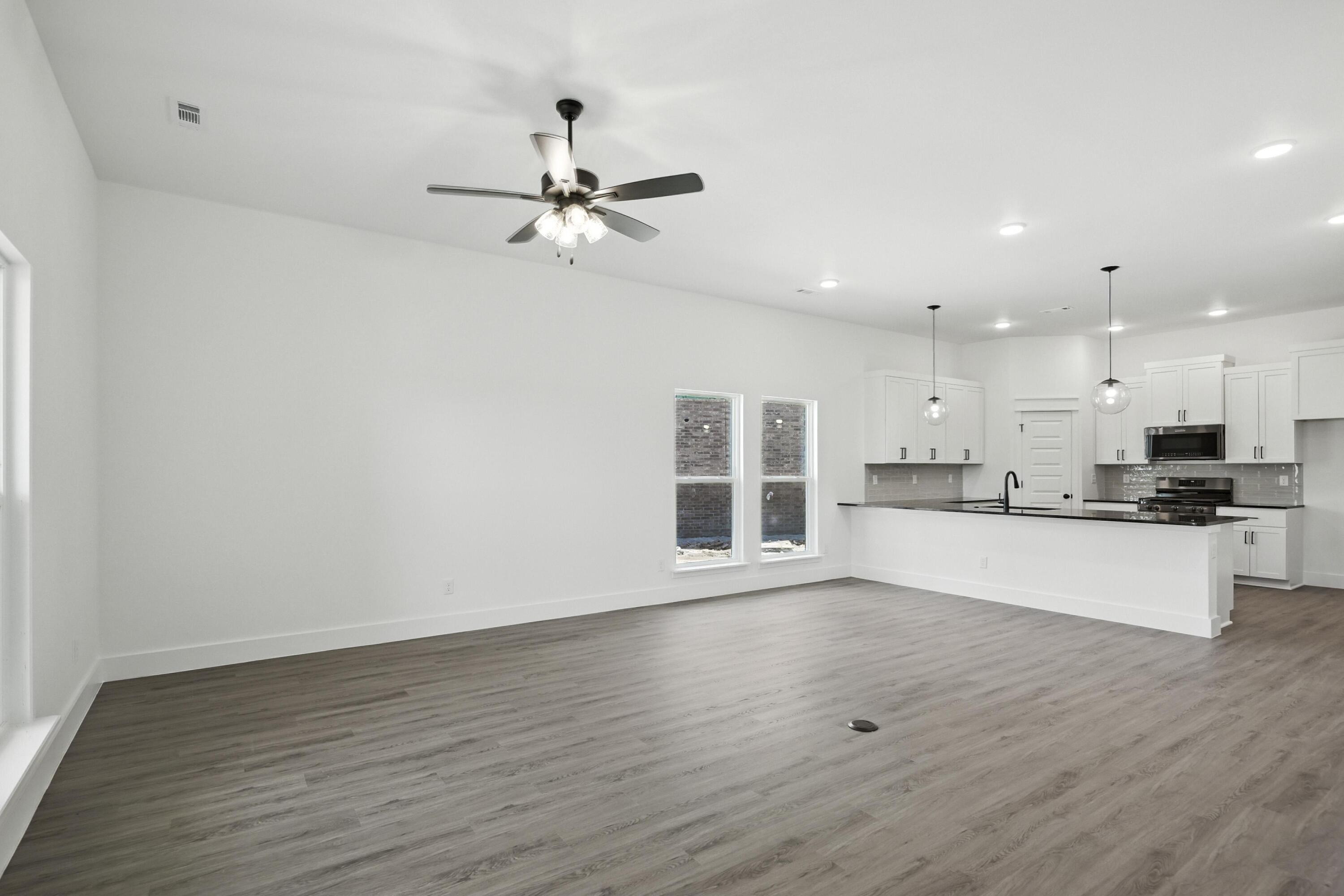 1707 East White Oak Drive Property Photo 30