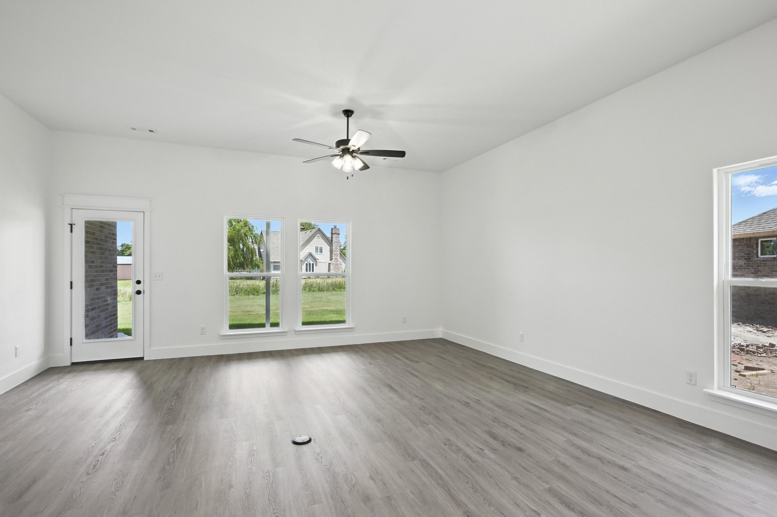 1707 East White Oak Drive Property Photo 33