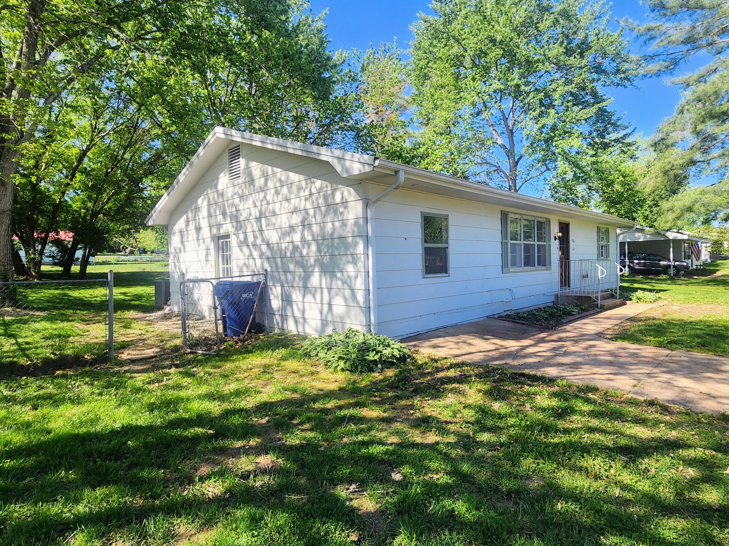 1204 Dewey Street Property Photo 3