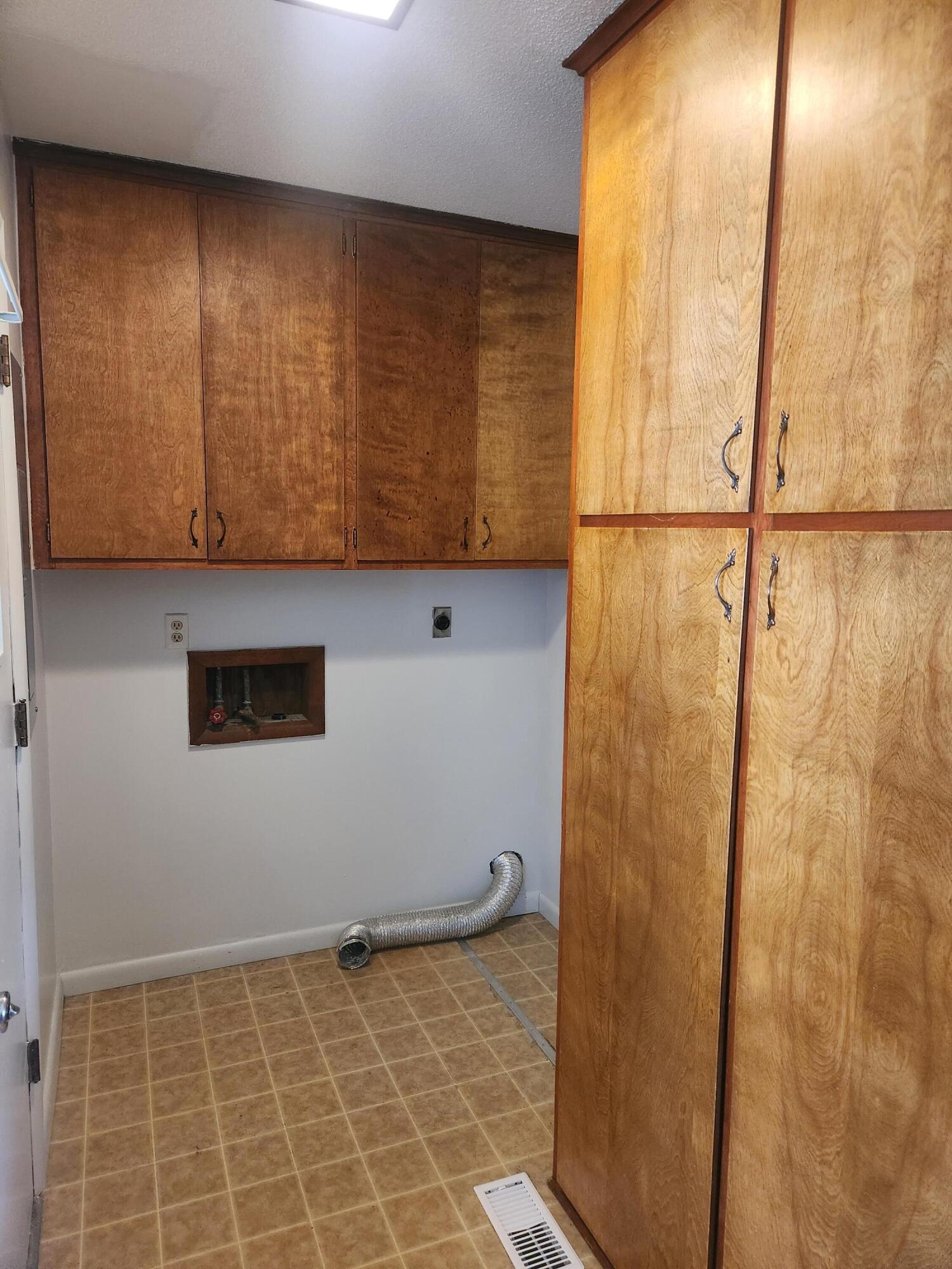 1204 Dewey Street Property Photo 8