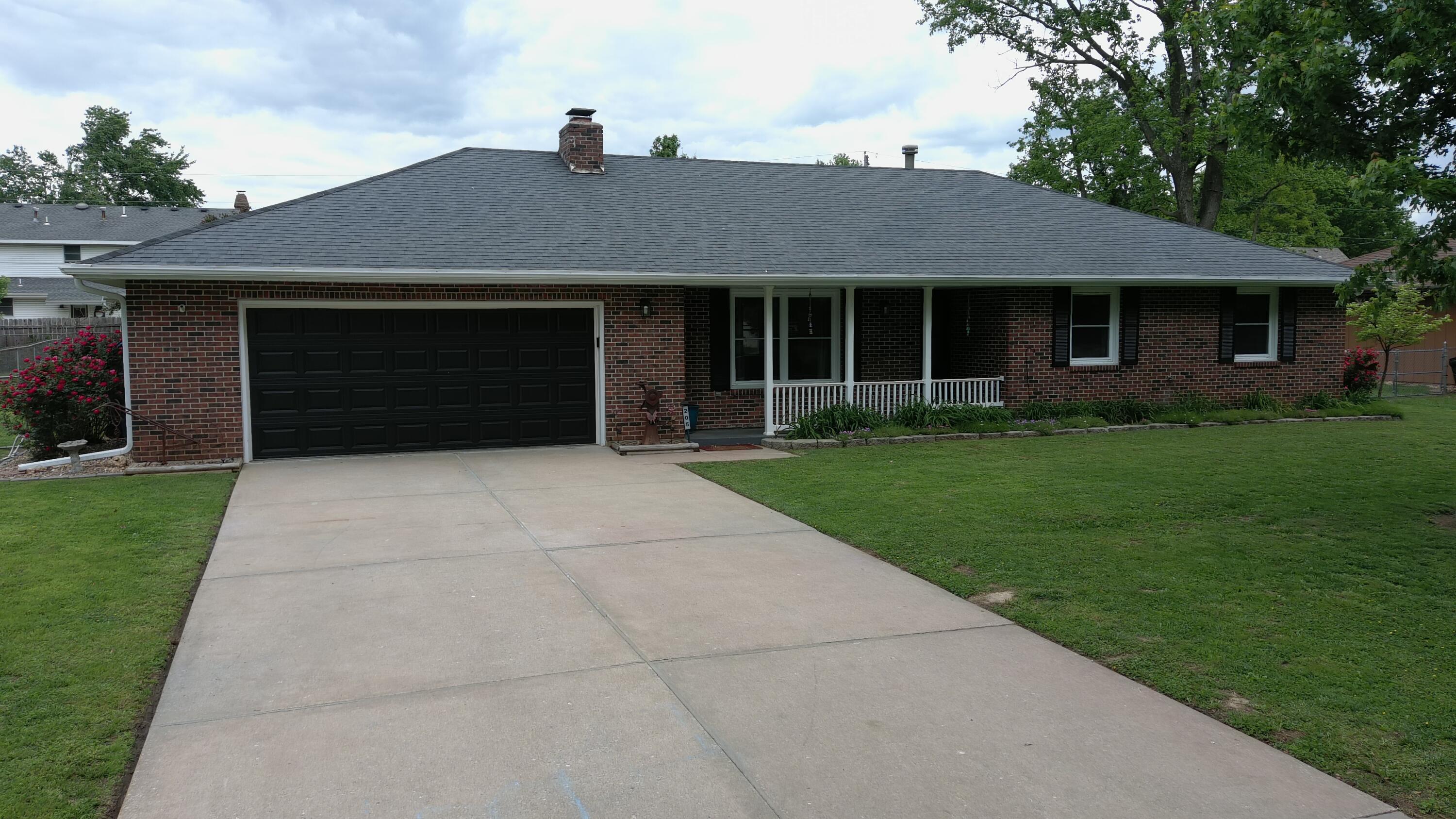 205 West Aven Avenue Property Photo 1