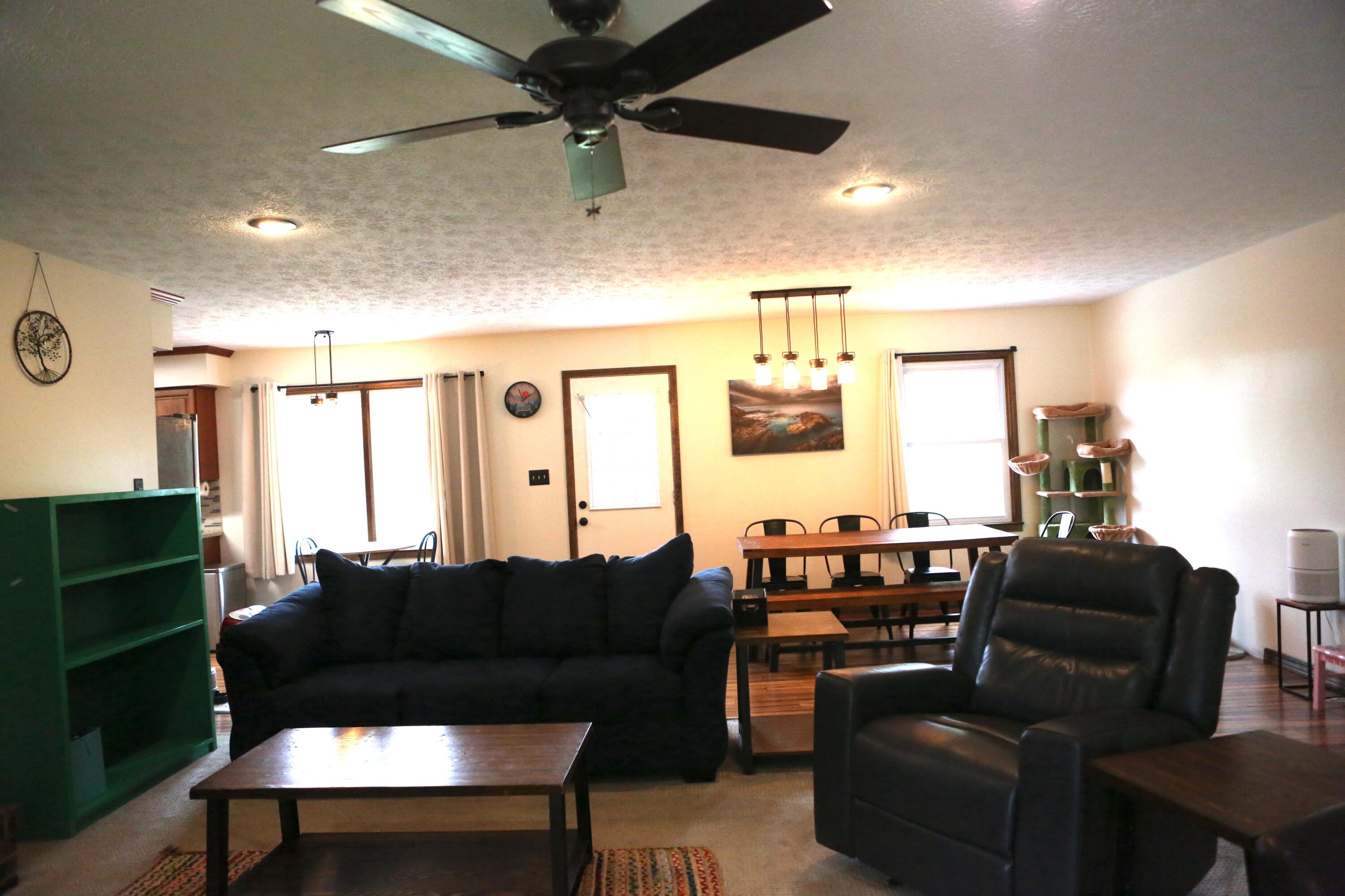 205 West Aven Avenue Property Photo 4