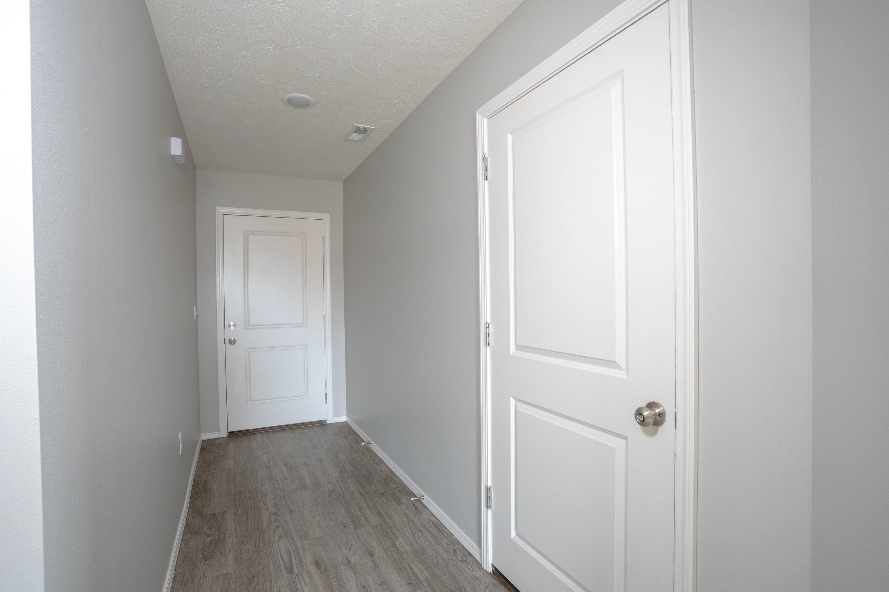 110 Pin Oak Dr Drive Property Photo 3