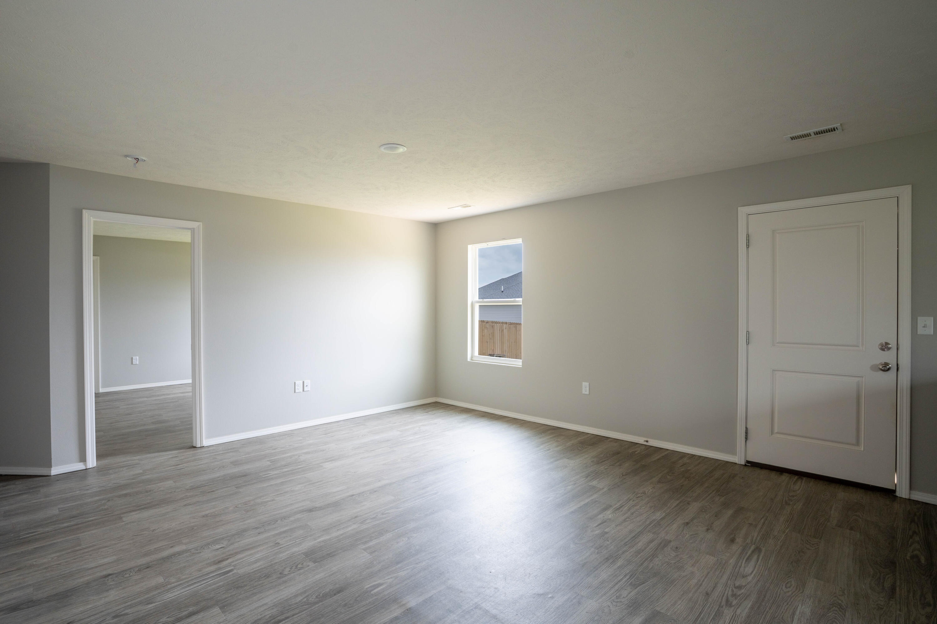 110 Pin Oak Dr Drive Property Photo 4