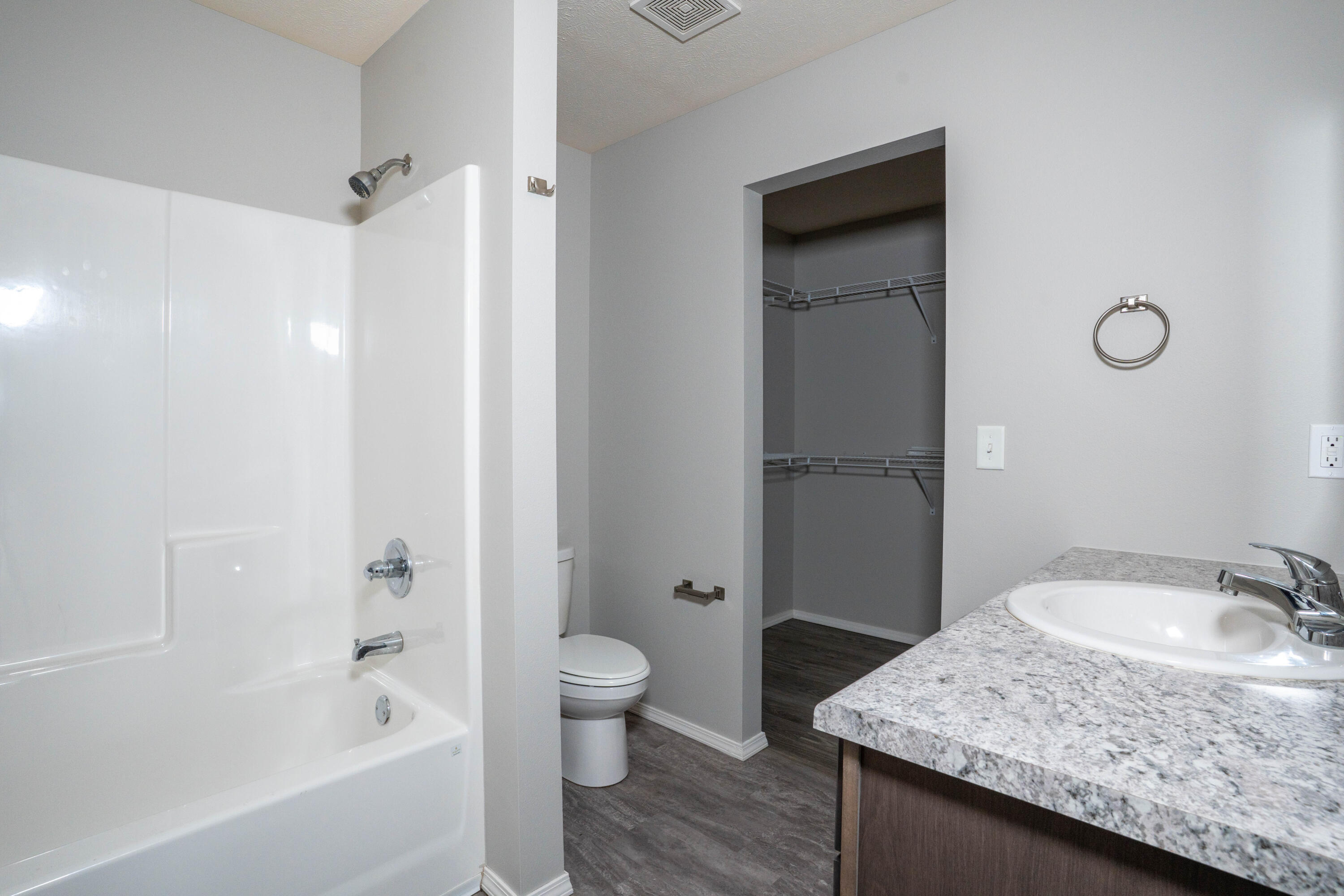 110 Pin Oak Dr Drive Property Photo 6