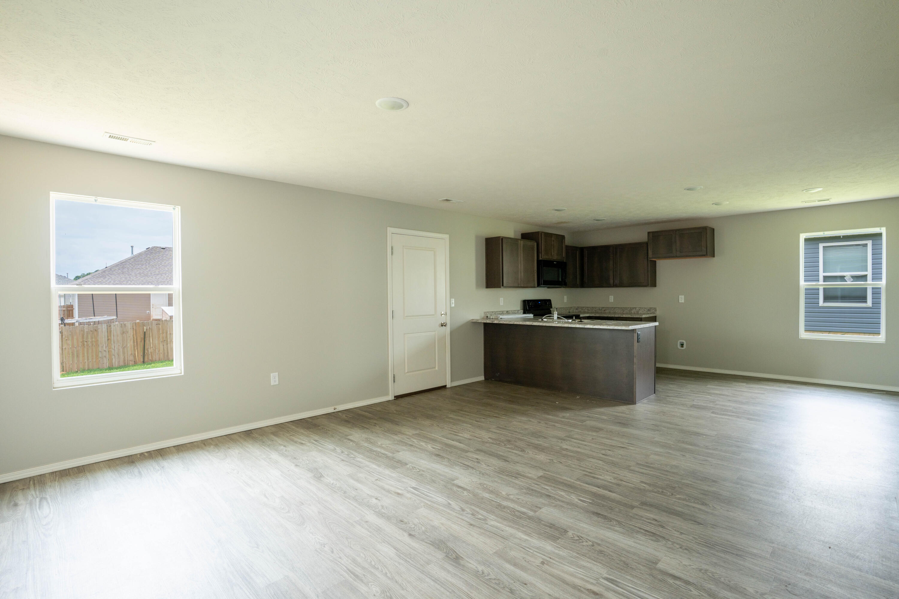110 Pin Oak Dr Drive Property Photo 7