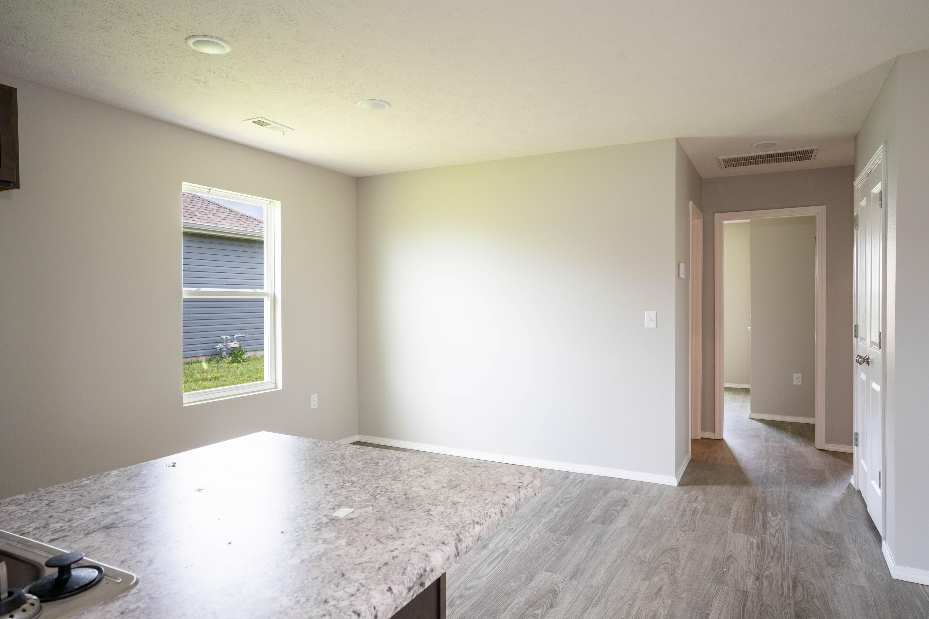 110 Pin Oak Dr Drive Property Photo 10