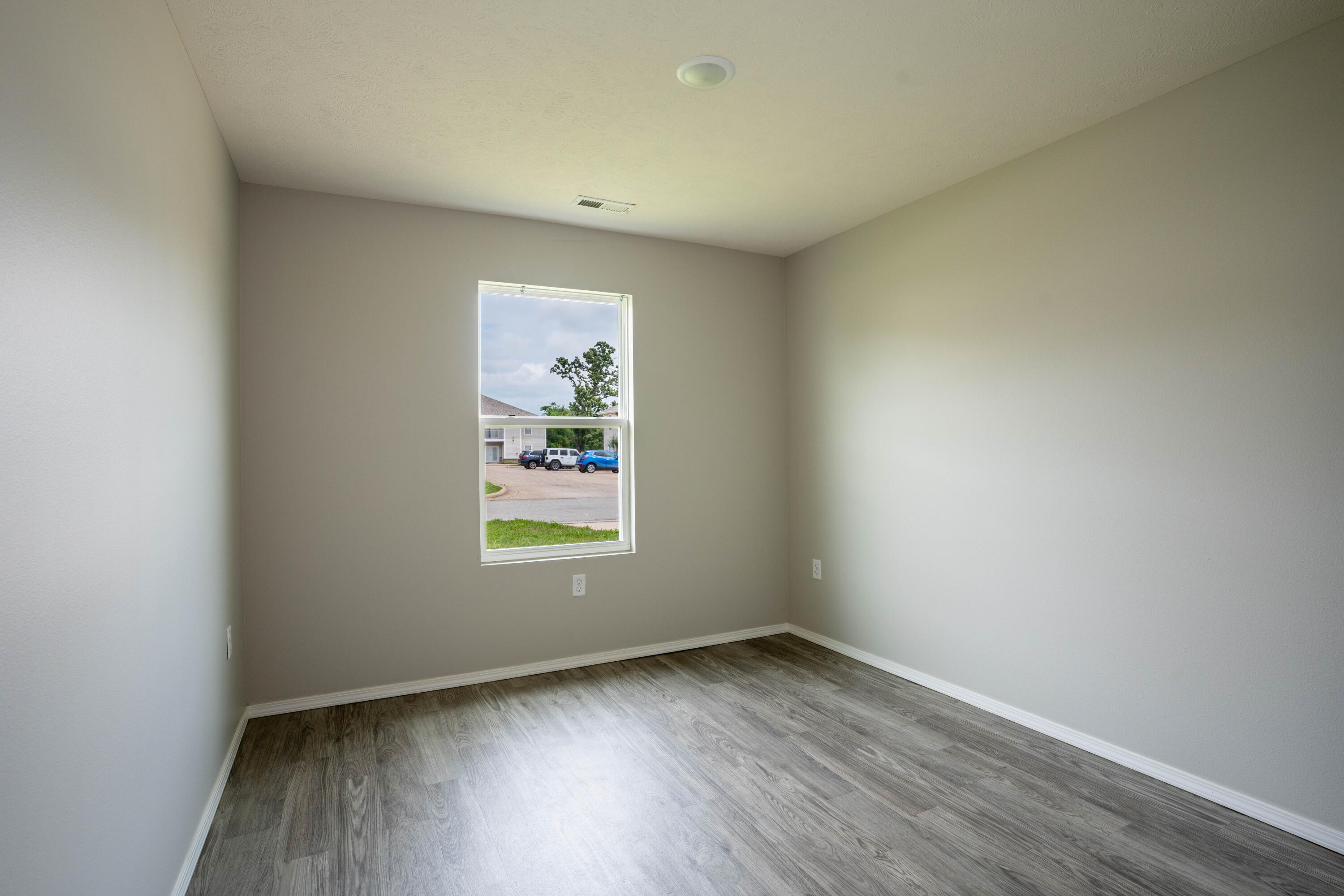 110 Pin Oak Dr Drive Property Photo 14