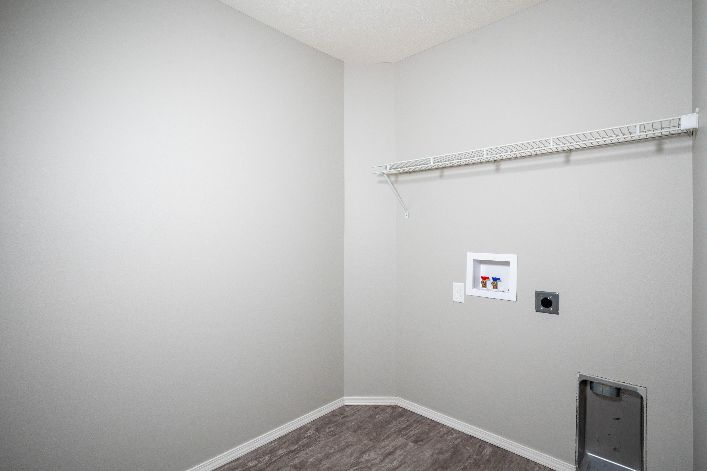 110 Pin Oak Dr Drive Property Photo 16