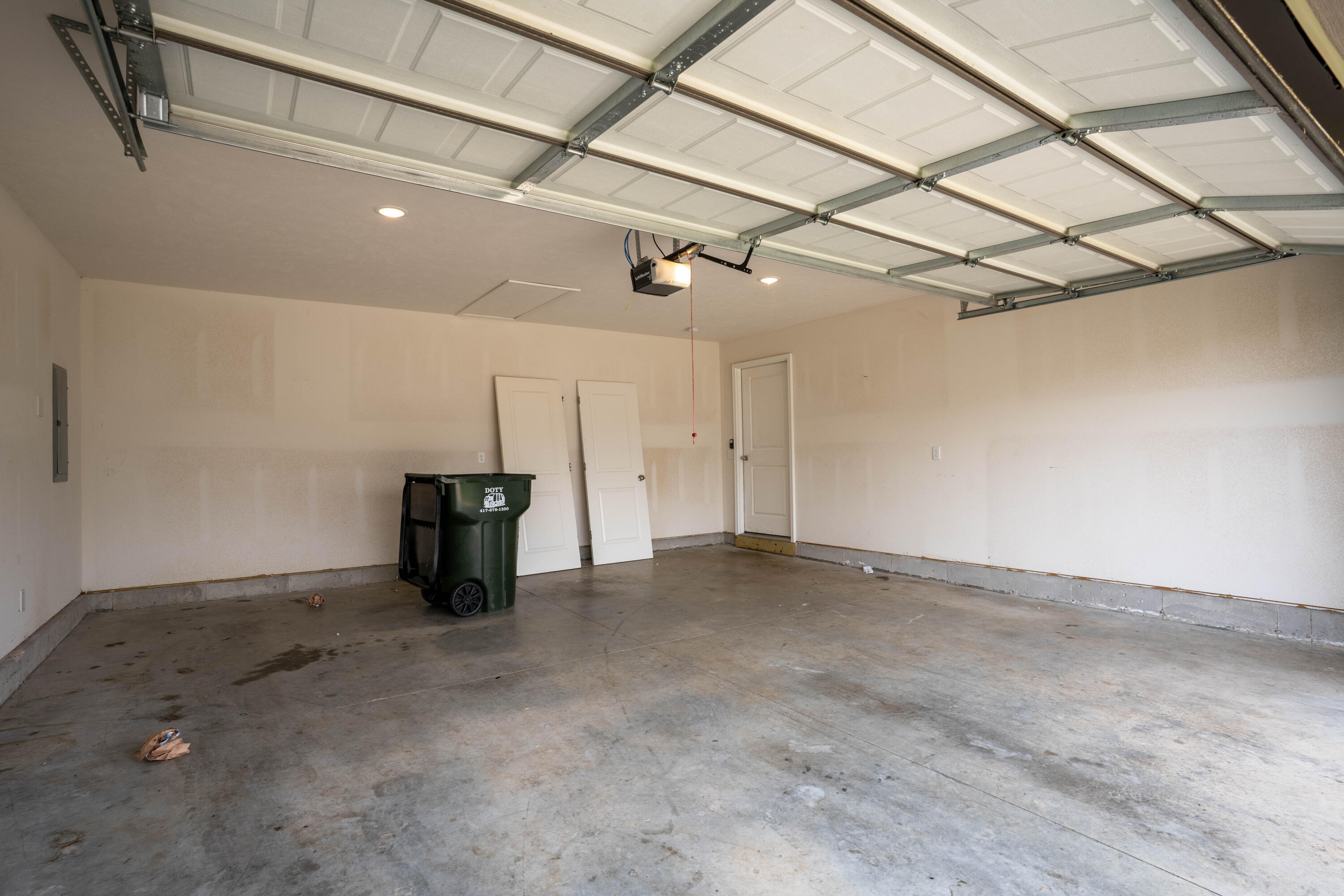 110 Pin Oak Dr Drive Property Photo 21