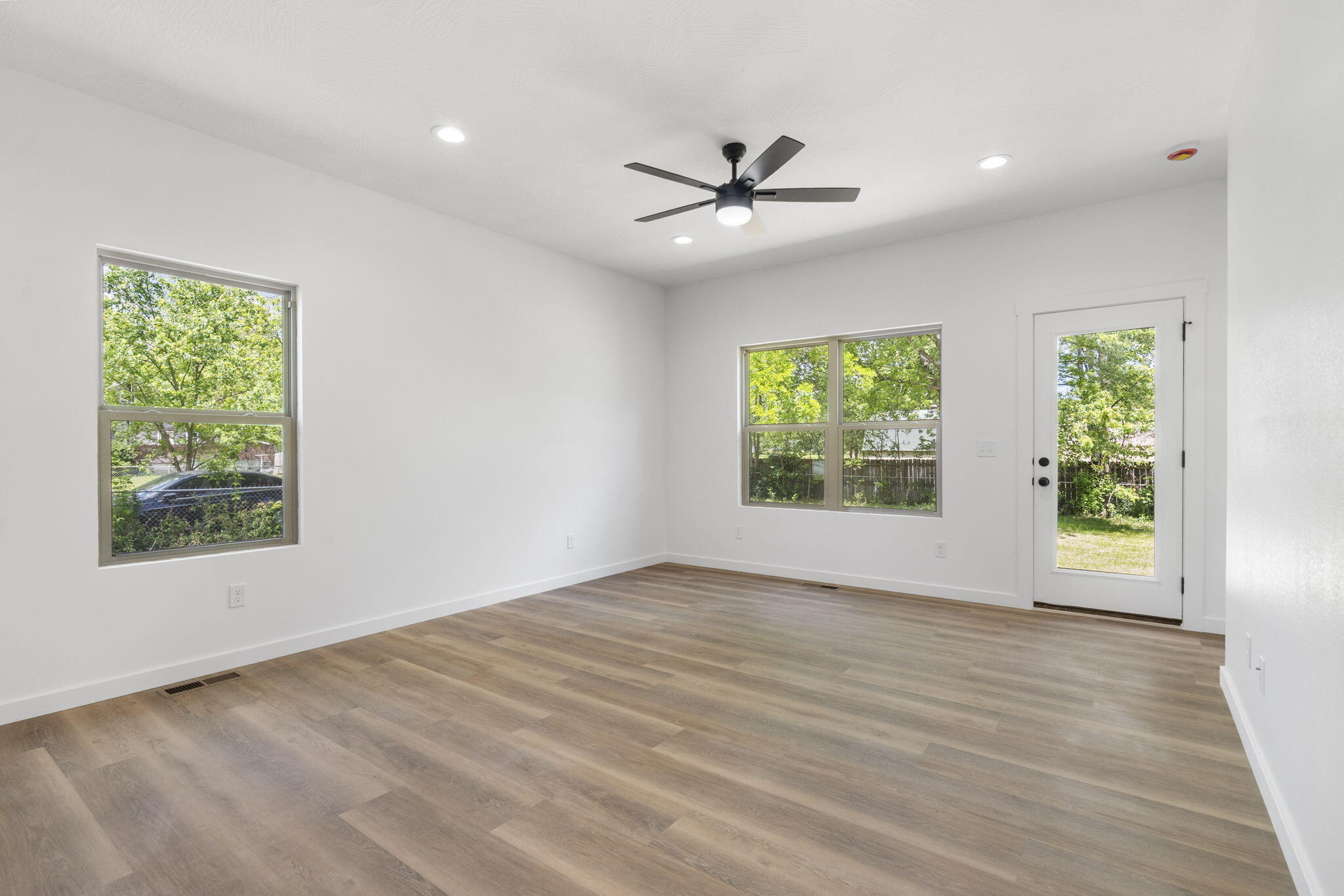 303 West Odell Street Property Photo 4