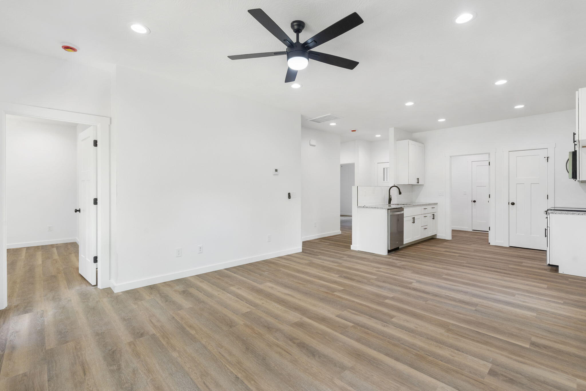 303 West Odell Street Property Photo 5