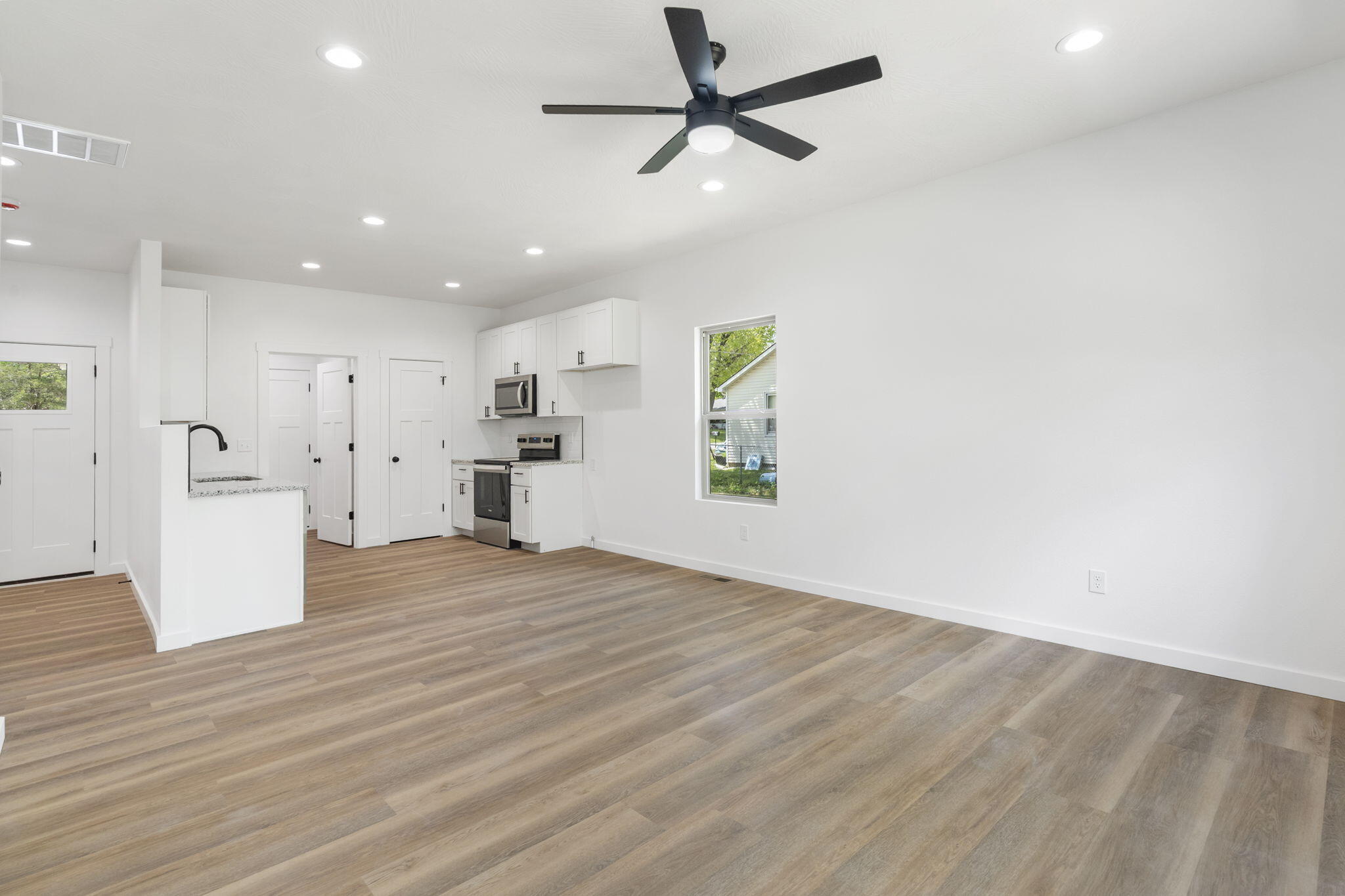 303 West Odell Street Property Photo 6