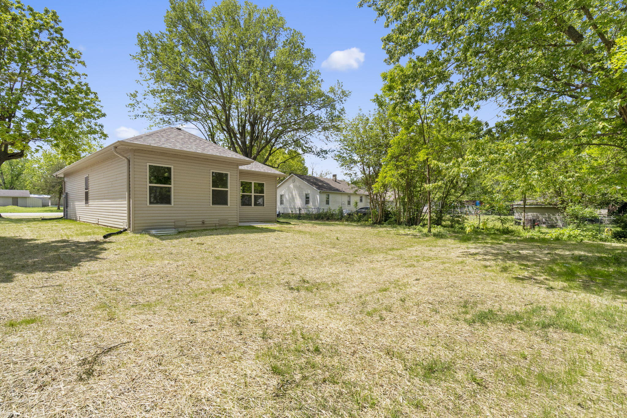 303 West Odell Street Property Photo 23