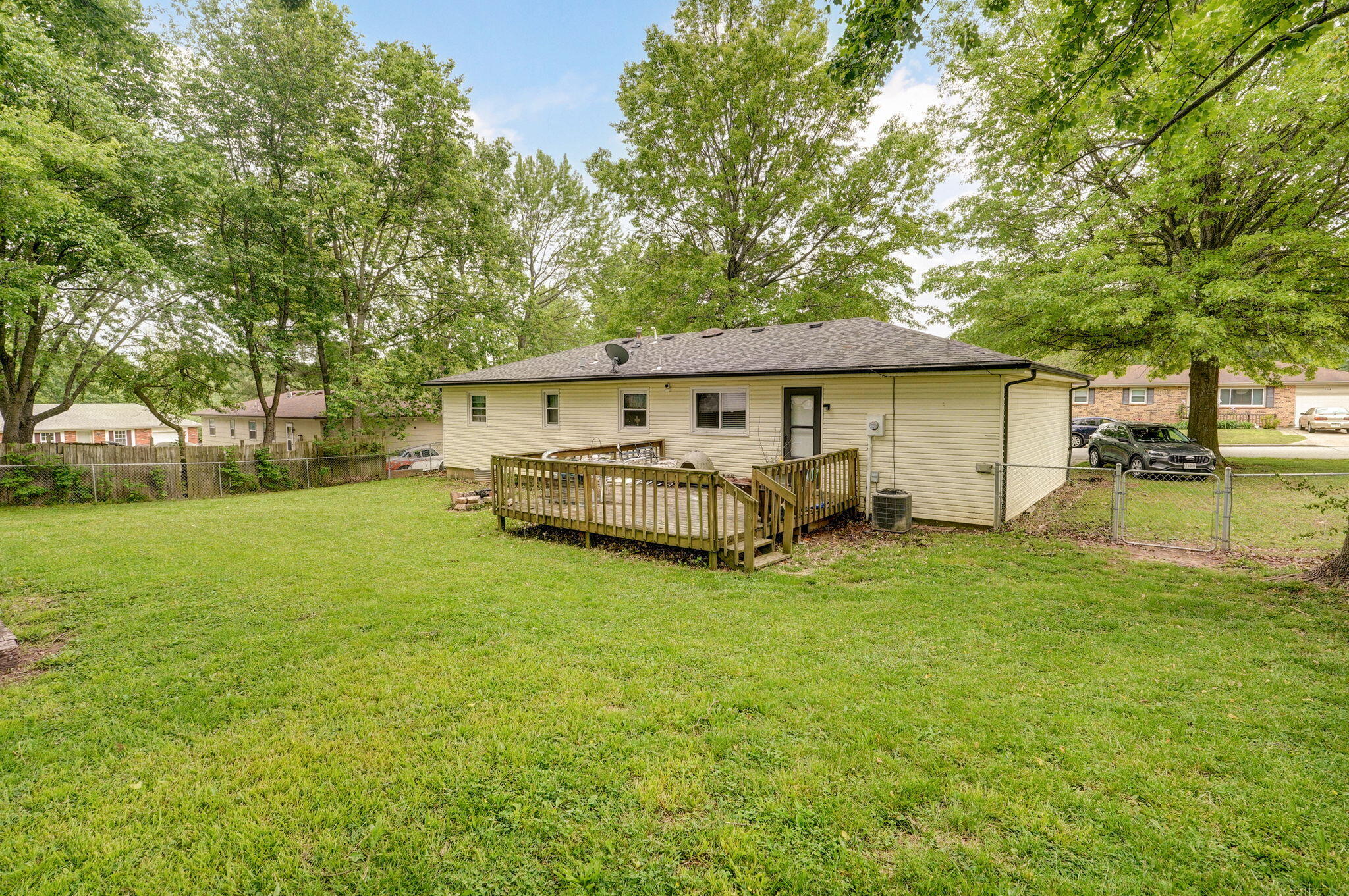 1609 East Kentwood Street Property Photo 6