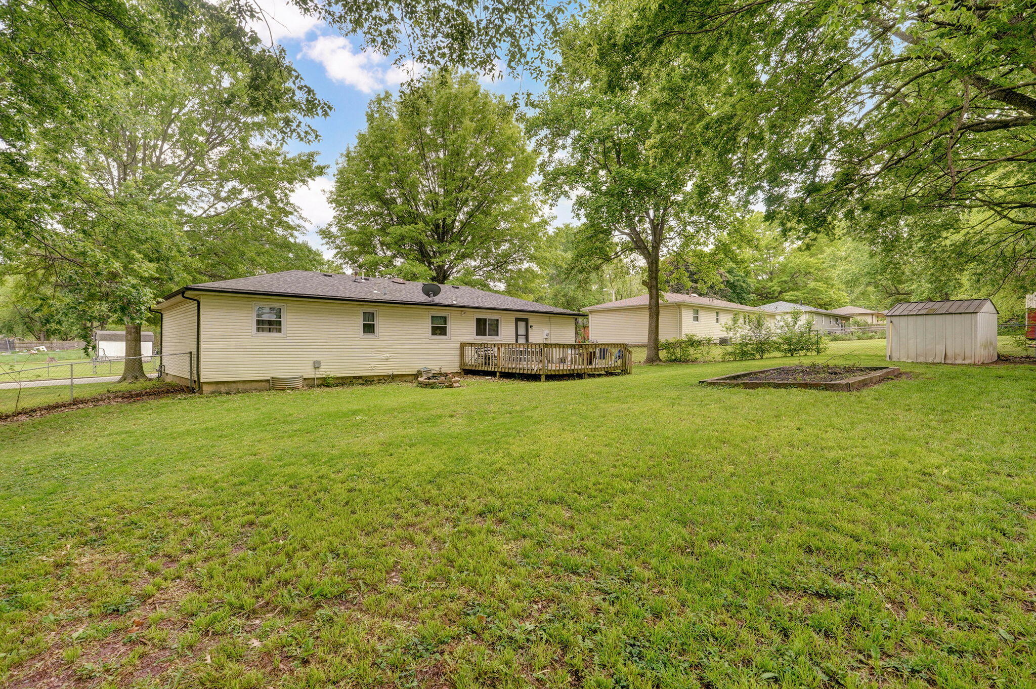 1609 East Kentwood Street Property Photo 8