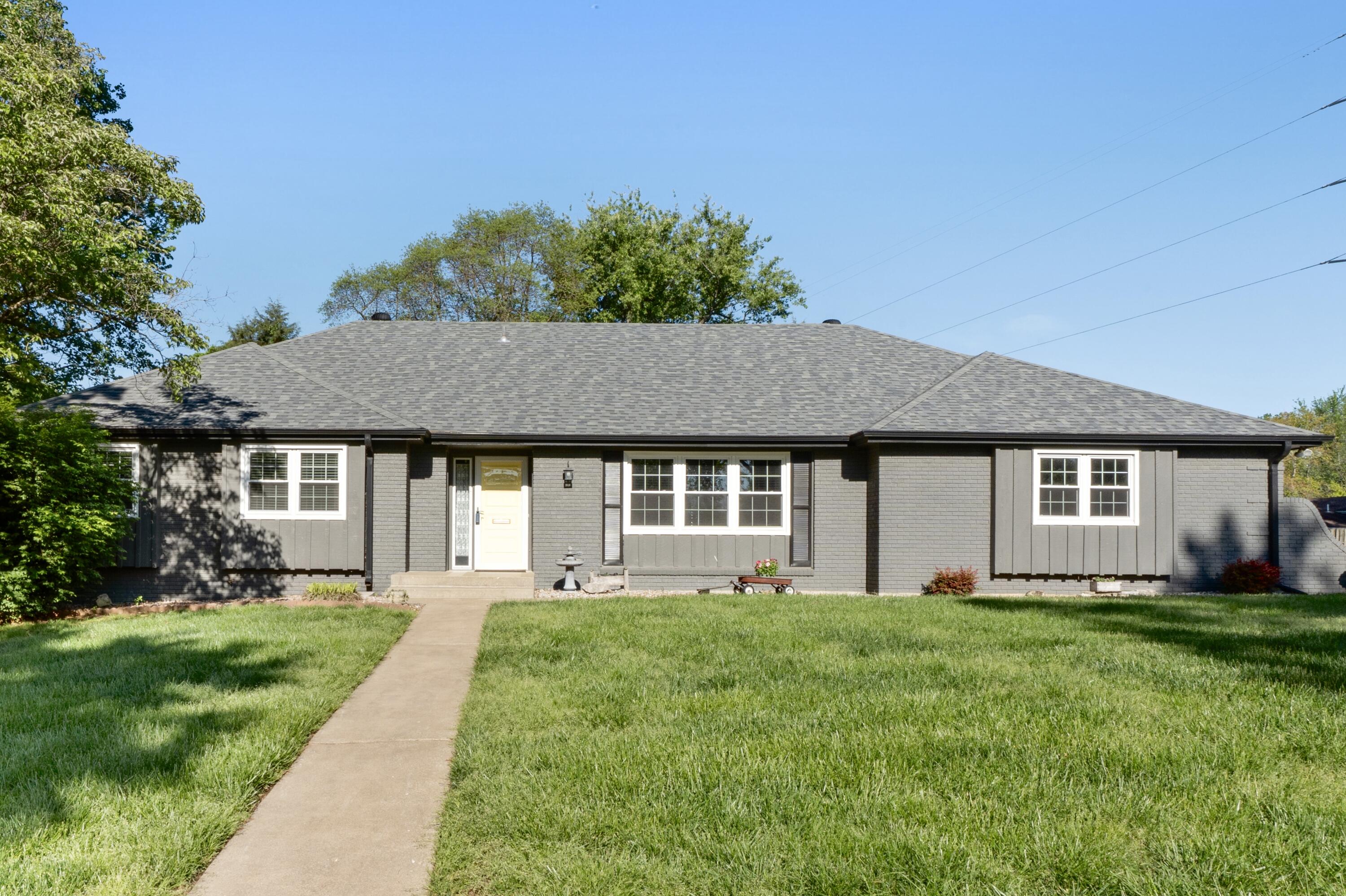 3145 South Glenhaven Avenue Property Photo 2
