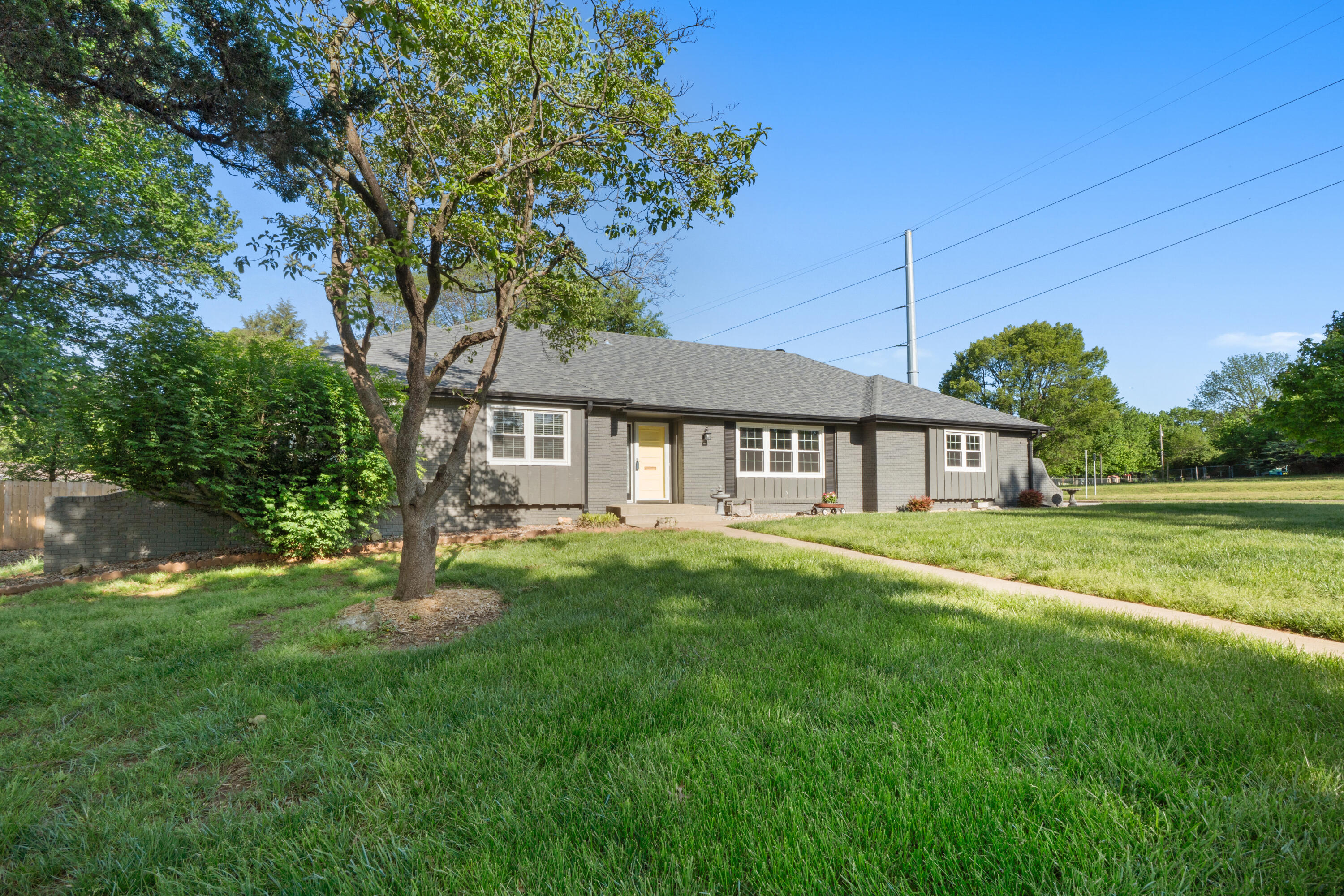 3145 South Glenhaven Avenue Property Photo 3
