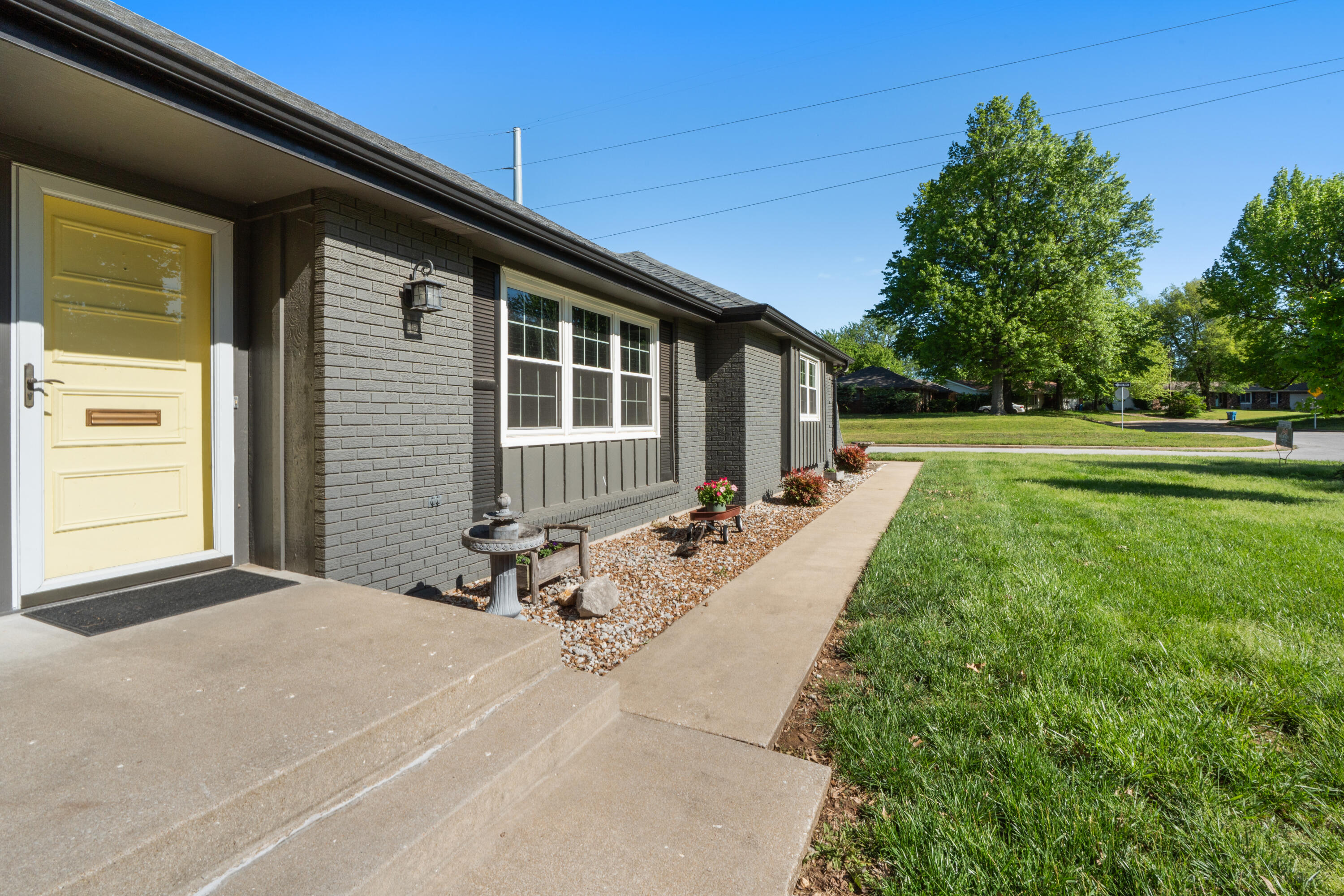 3145 South Glenhaven Avenue Property Photo 4