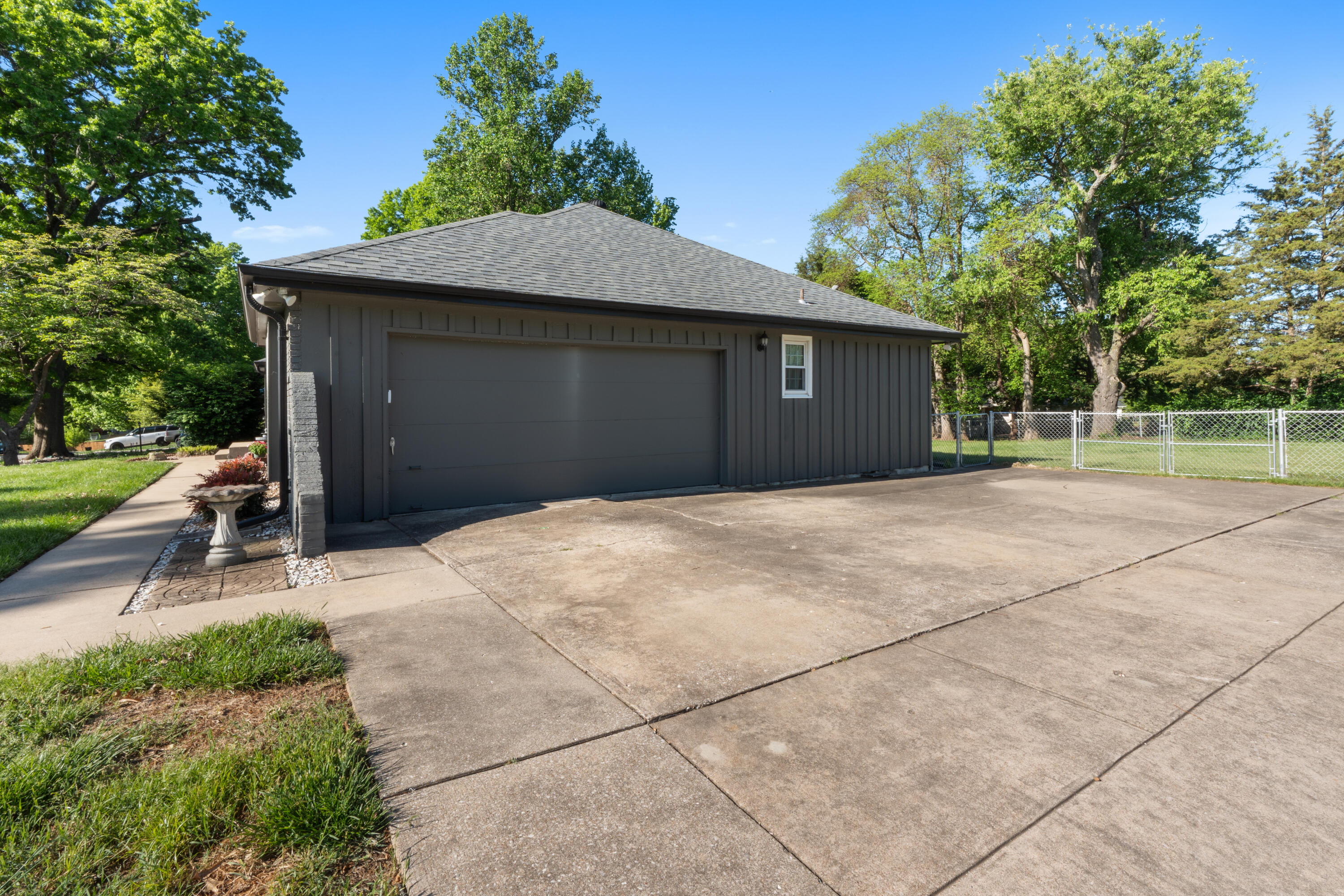 3145 South Glenhaven Avenue Property Photo 6