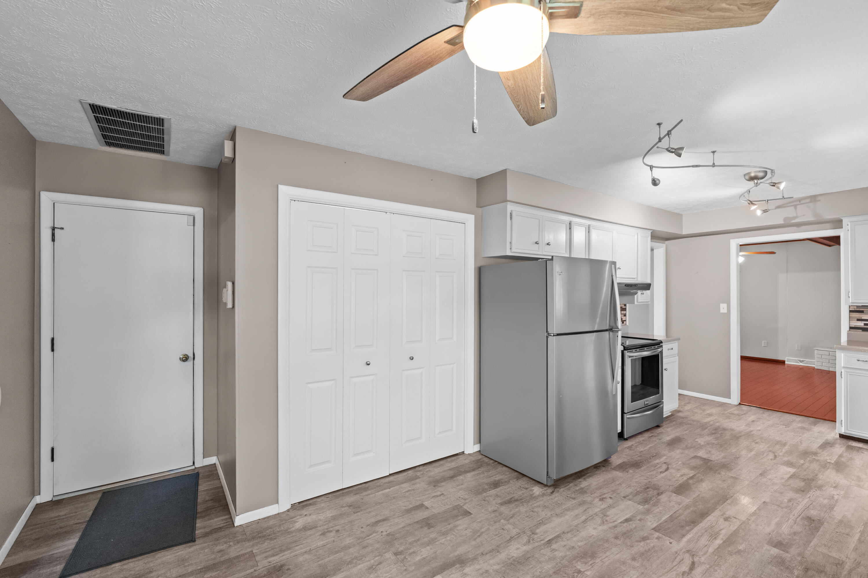 3145 South Glenhaven Avenue Property Photo 15