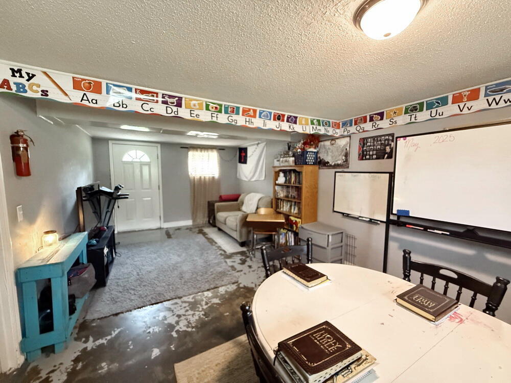 801 East Thompson Street Property Photo 25