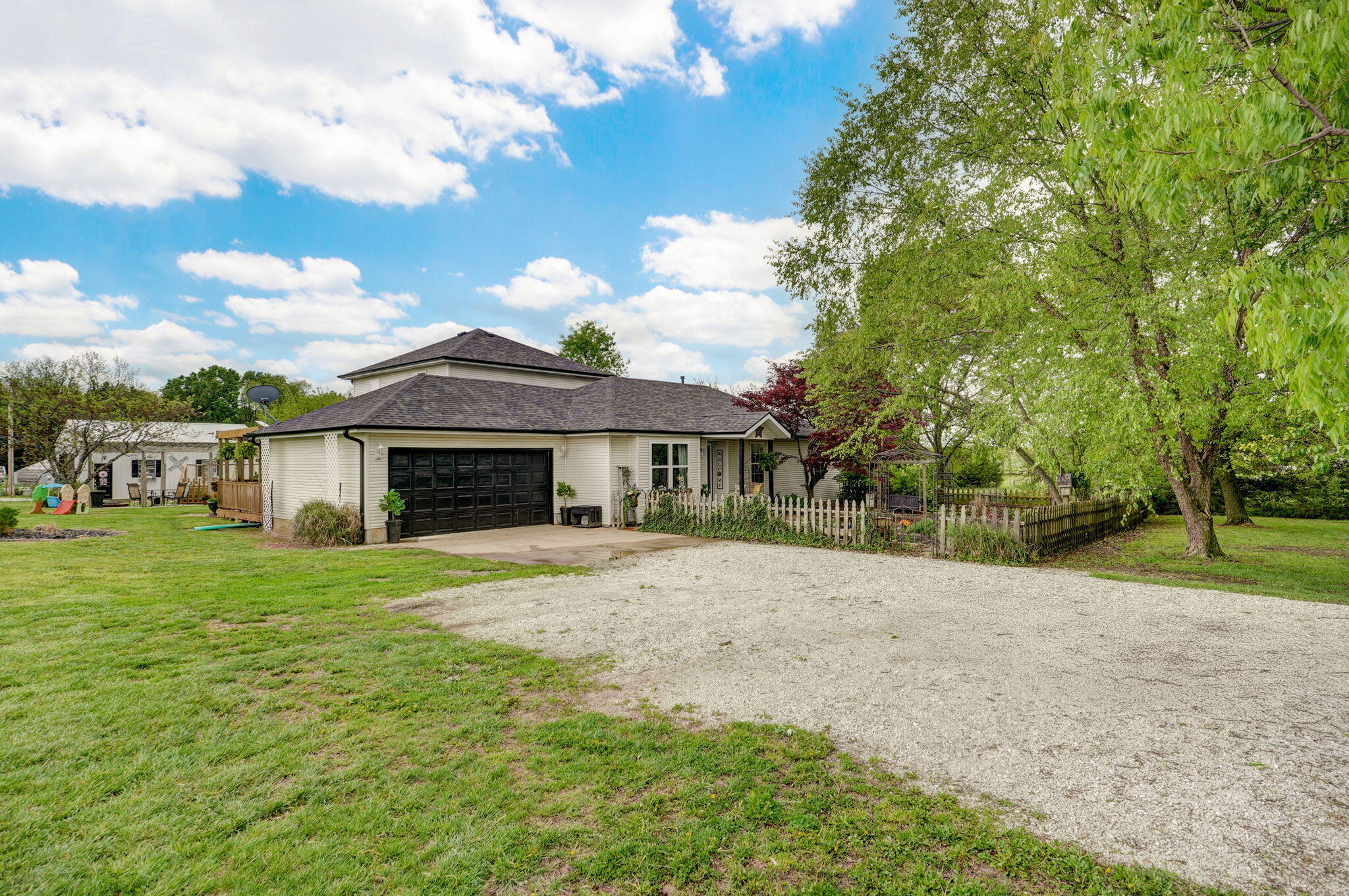2942 Mount Carmel Road Property Photo 2