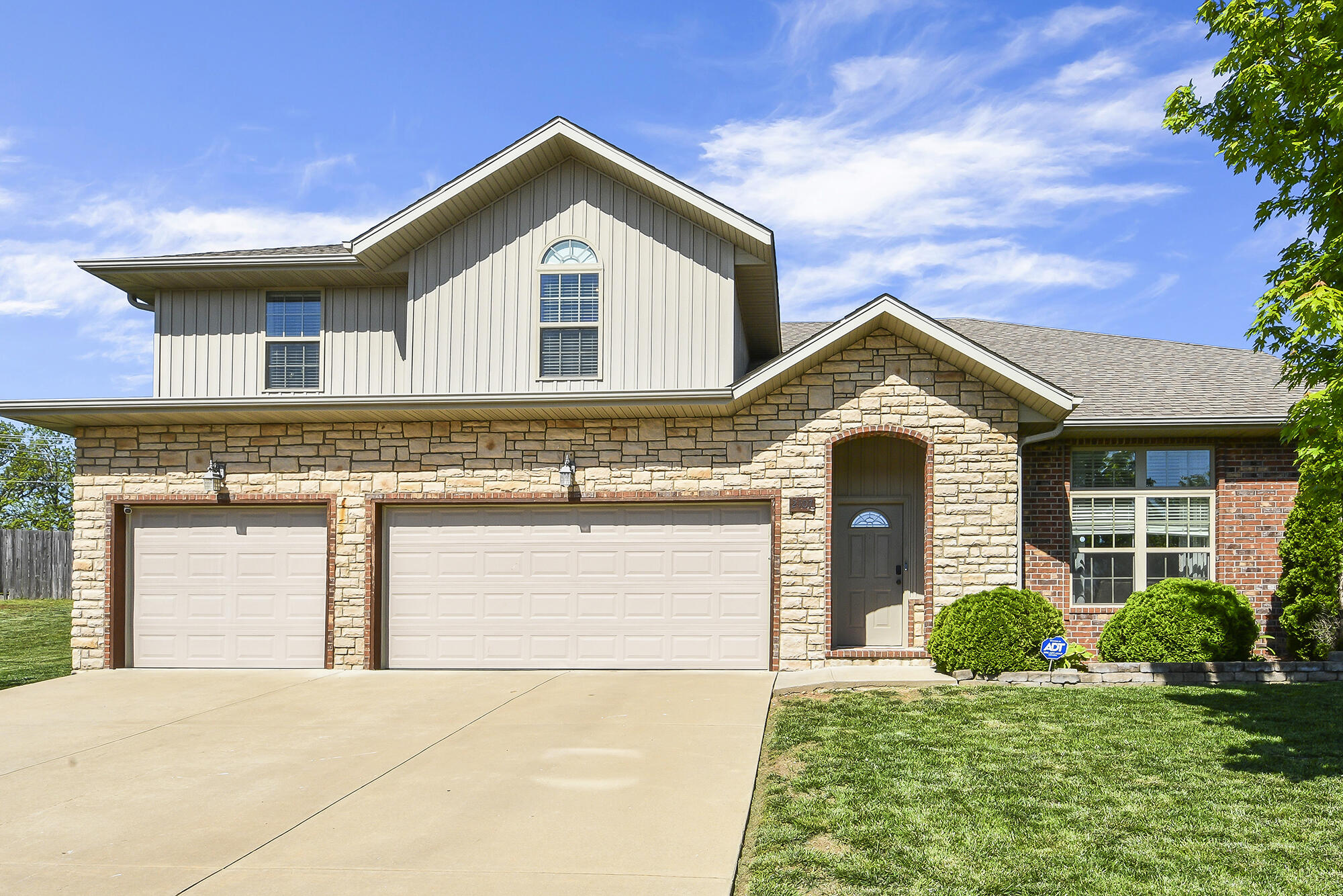 2107 South Gristmill Court Property Photo 1