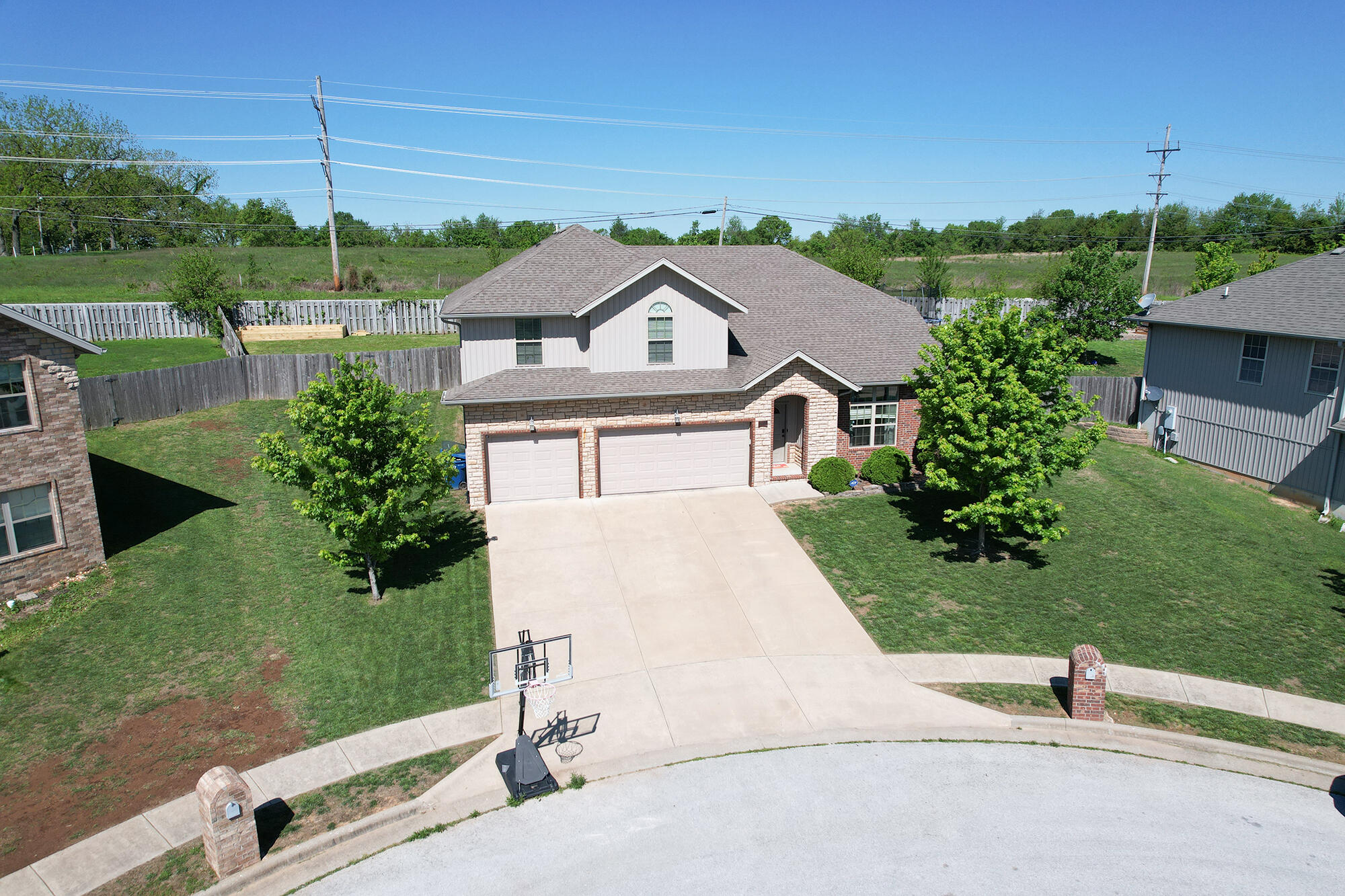 2107 South Gristmill Court Property Photo 2