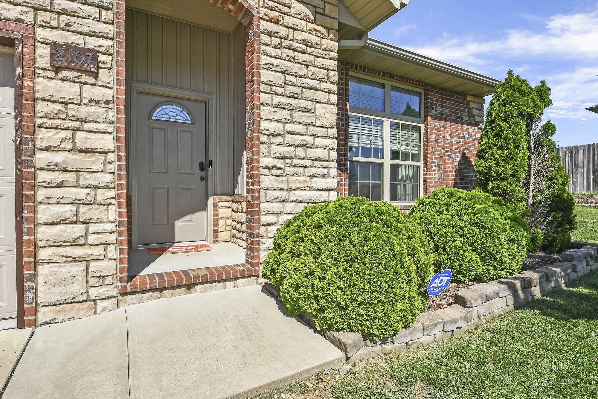 2107 South Gristmill Court Property Photo 7