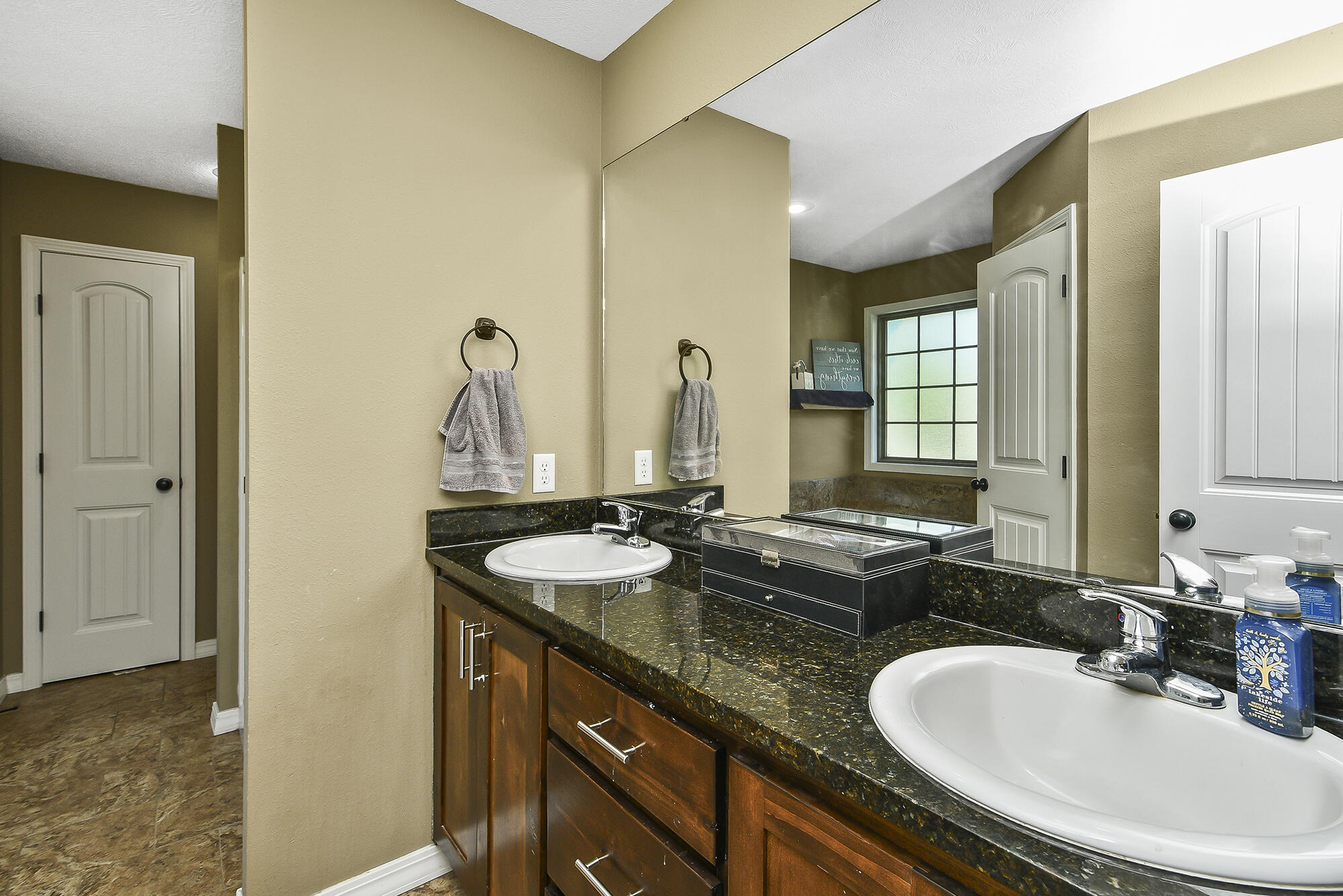 2107 South Gristmill Court Property Photo 30