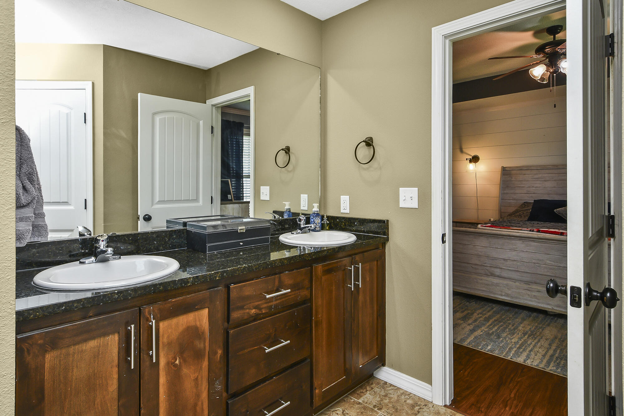 2107 South Gristmill Court Property Photo 32