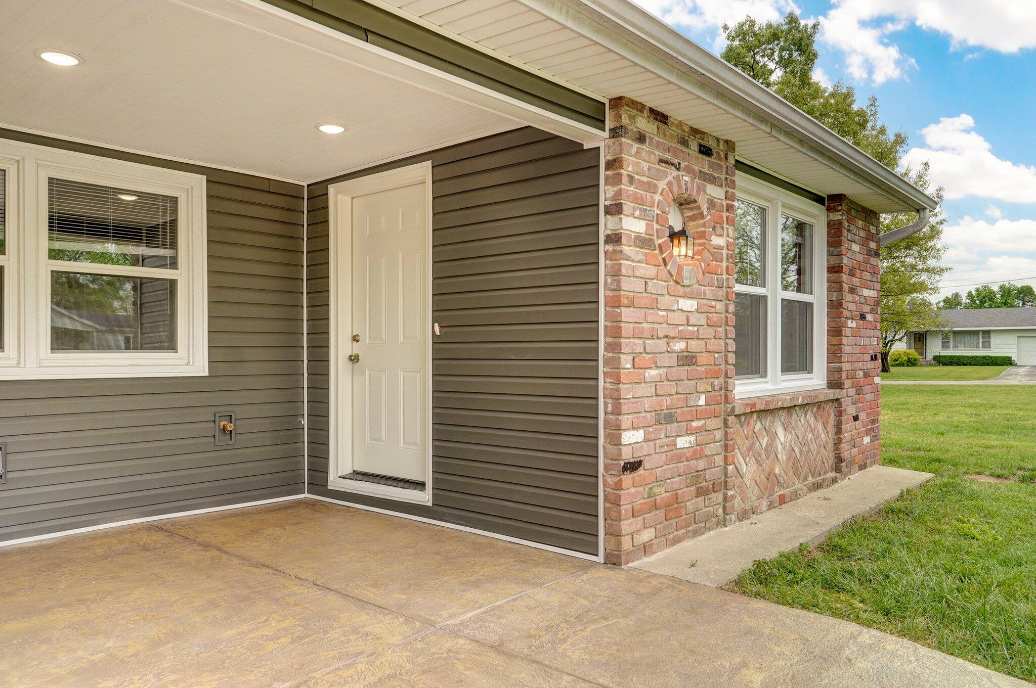610 Chicago Avenue Property Photo 4