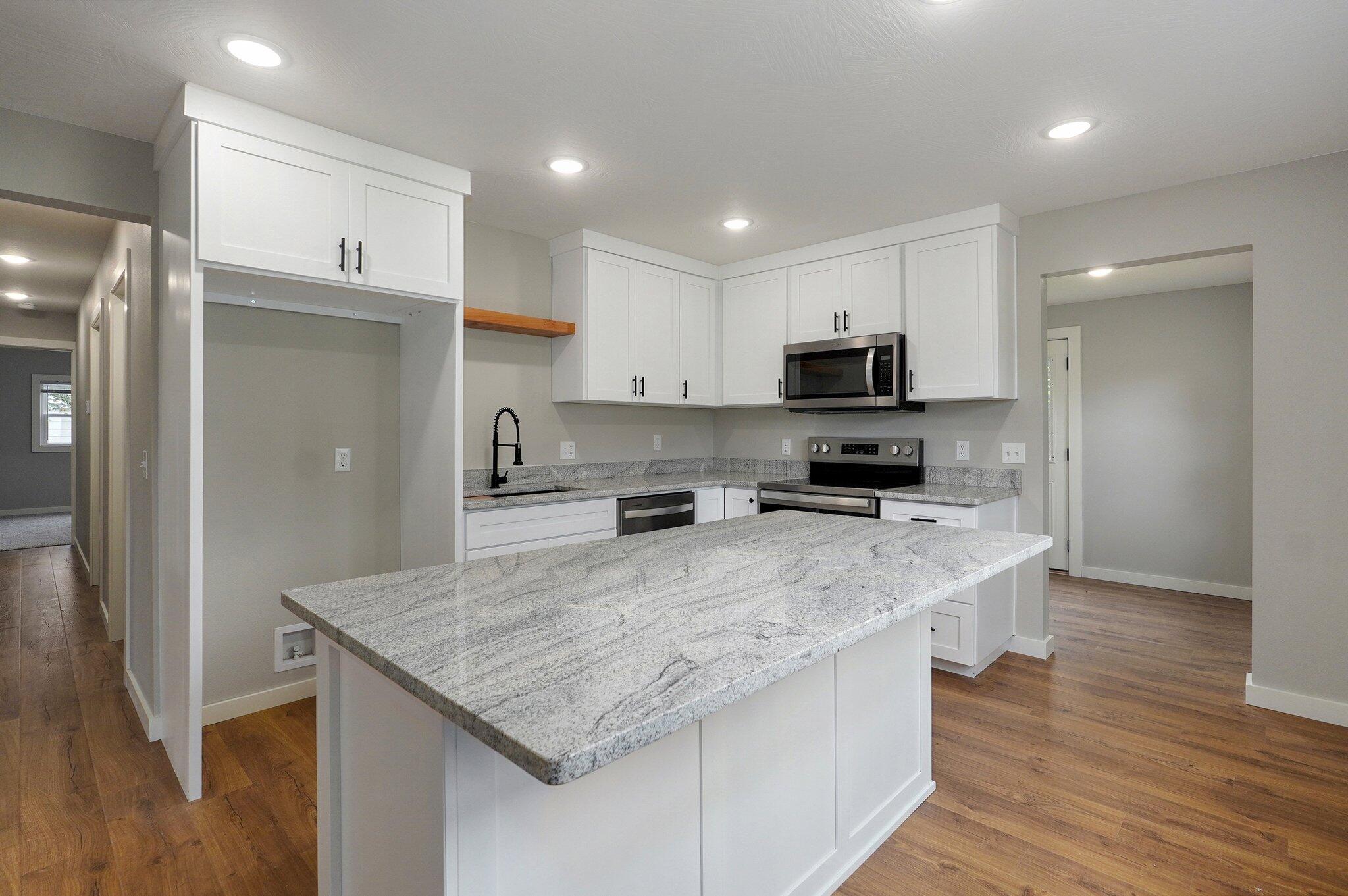 610 Chicago Avenue Property Photo 9