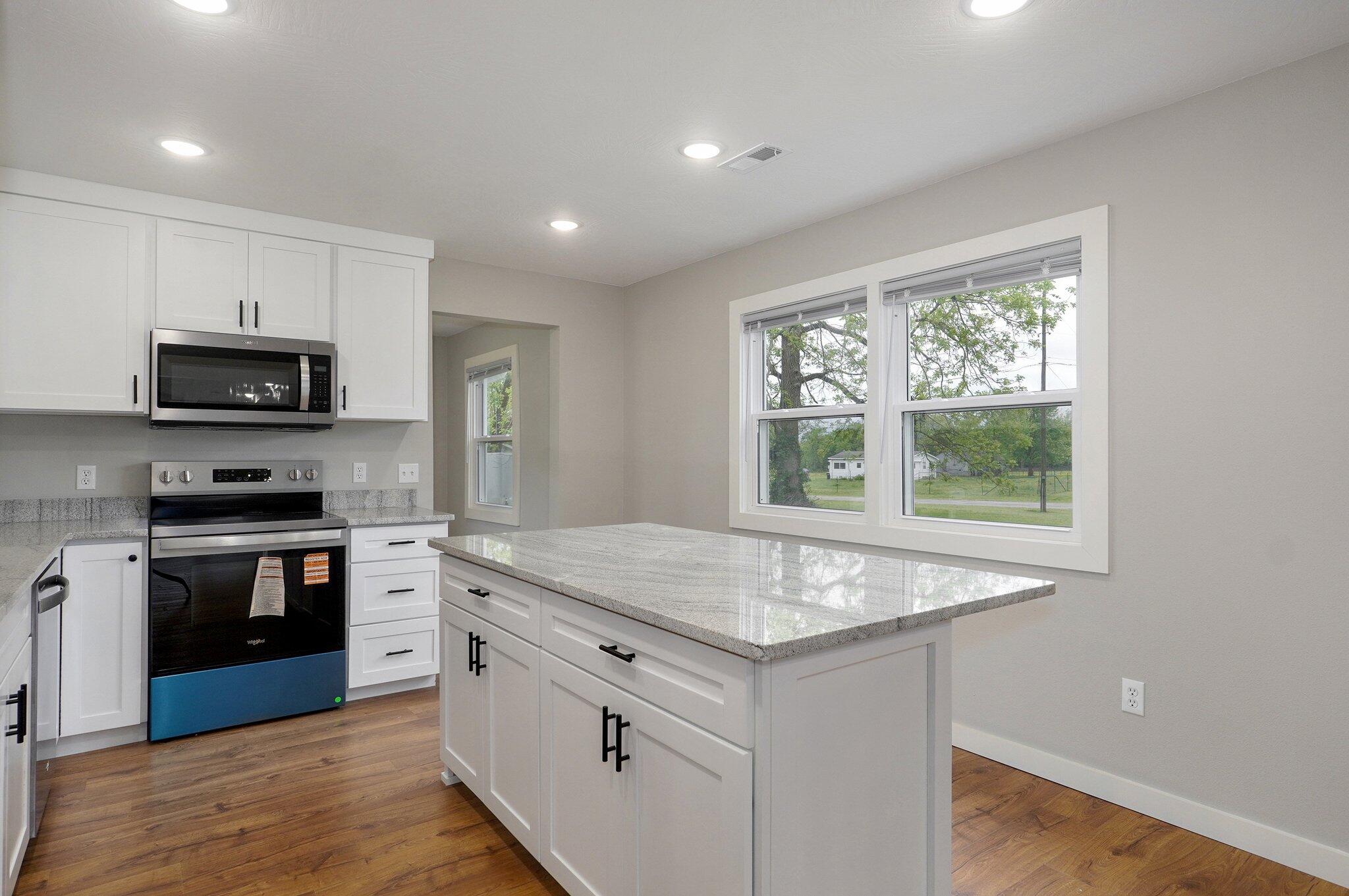 610 Chicago Avenue Property Photo 11
