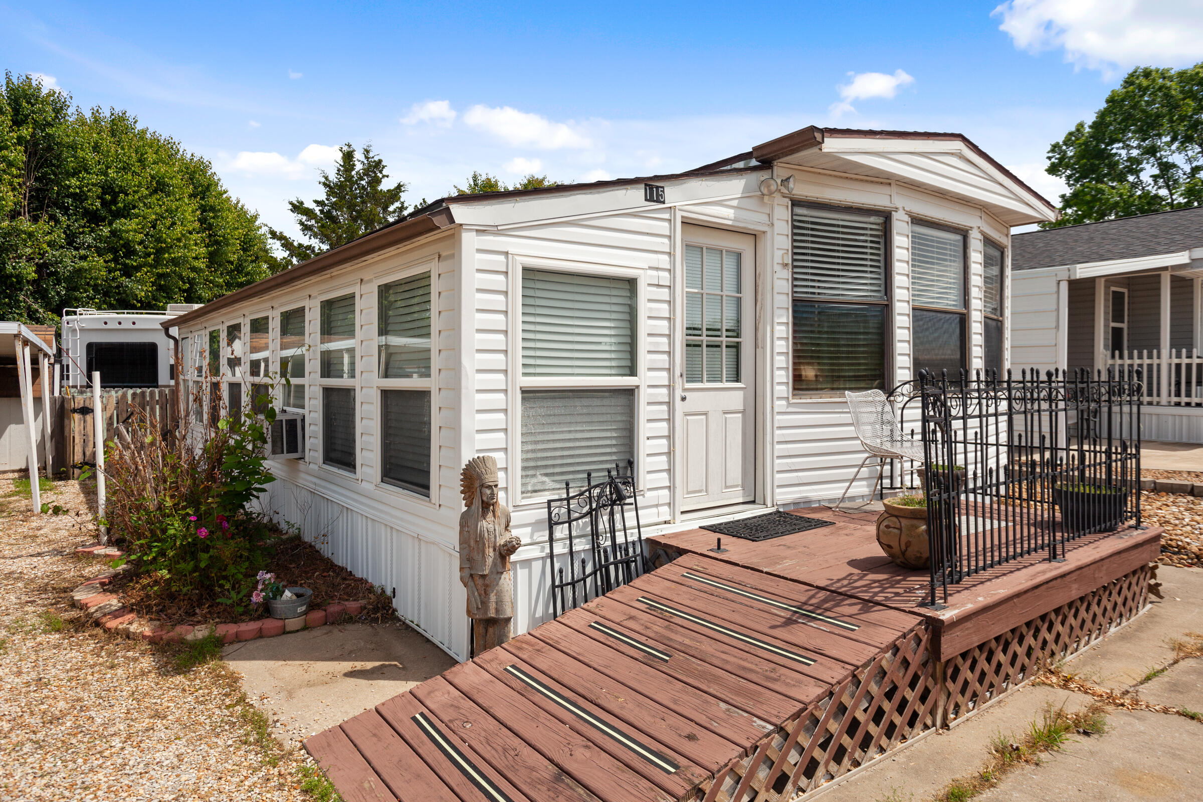 115 Hilltop Circle Property Photo 4
