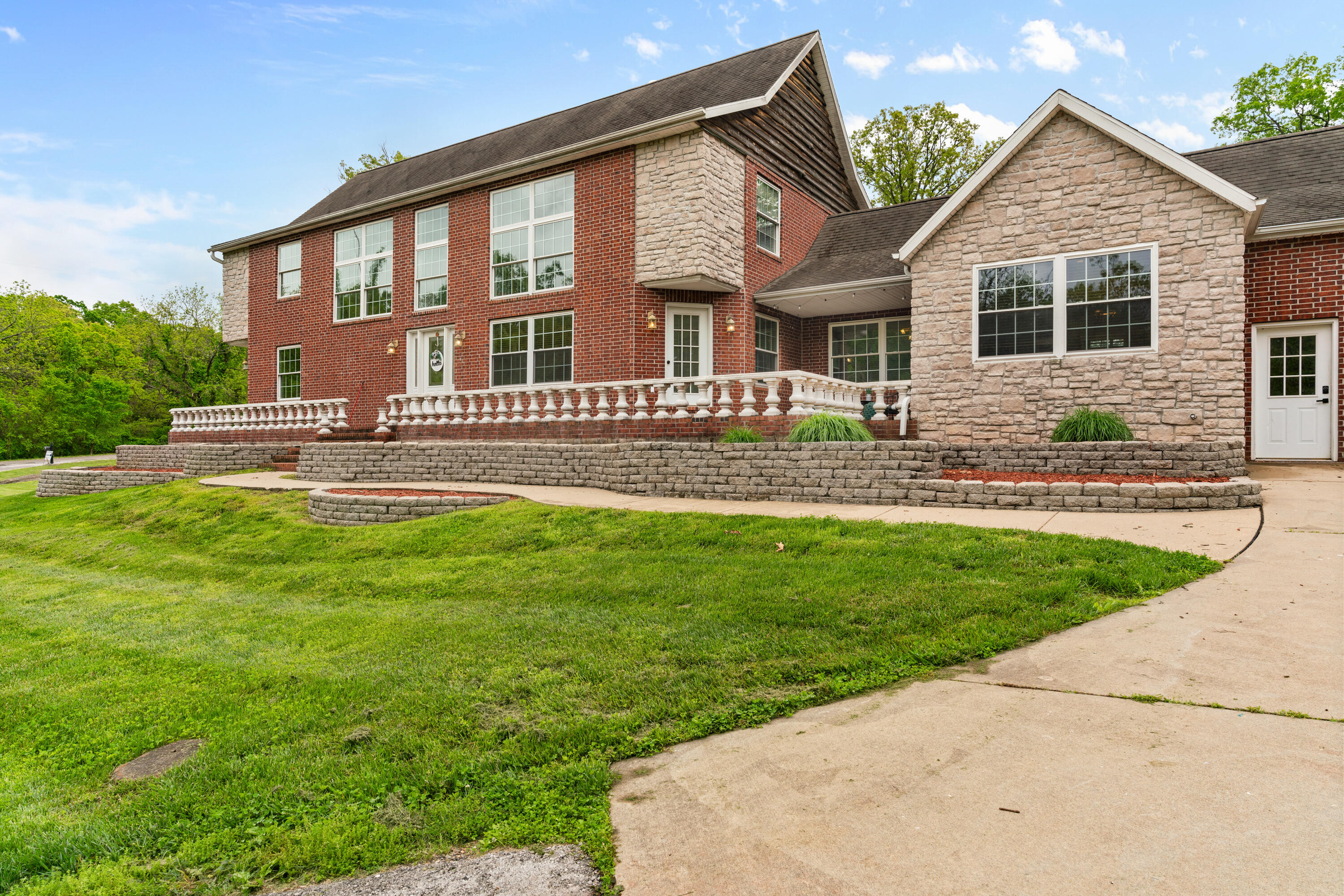 351 Deer Run Property Photo 4