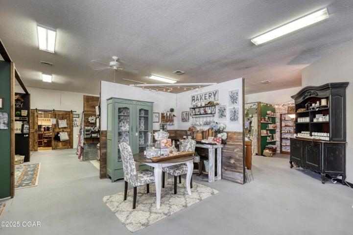 8637 Oxbow Lane Property Photo 3