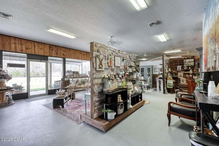 8637 Oxbow Lane Property Photo 4