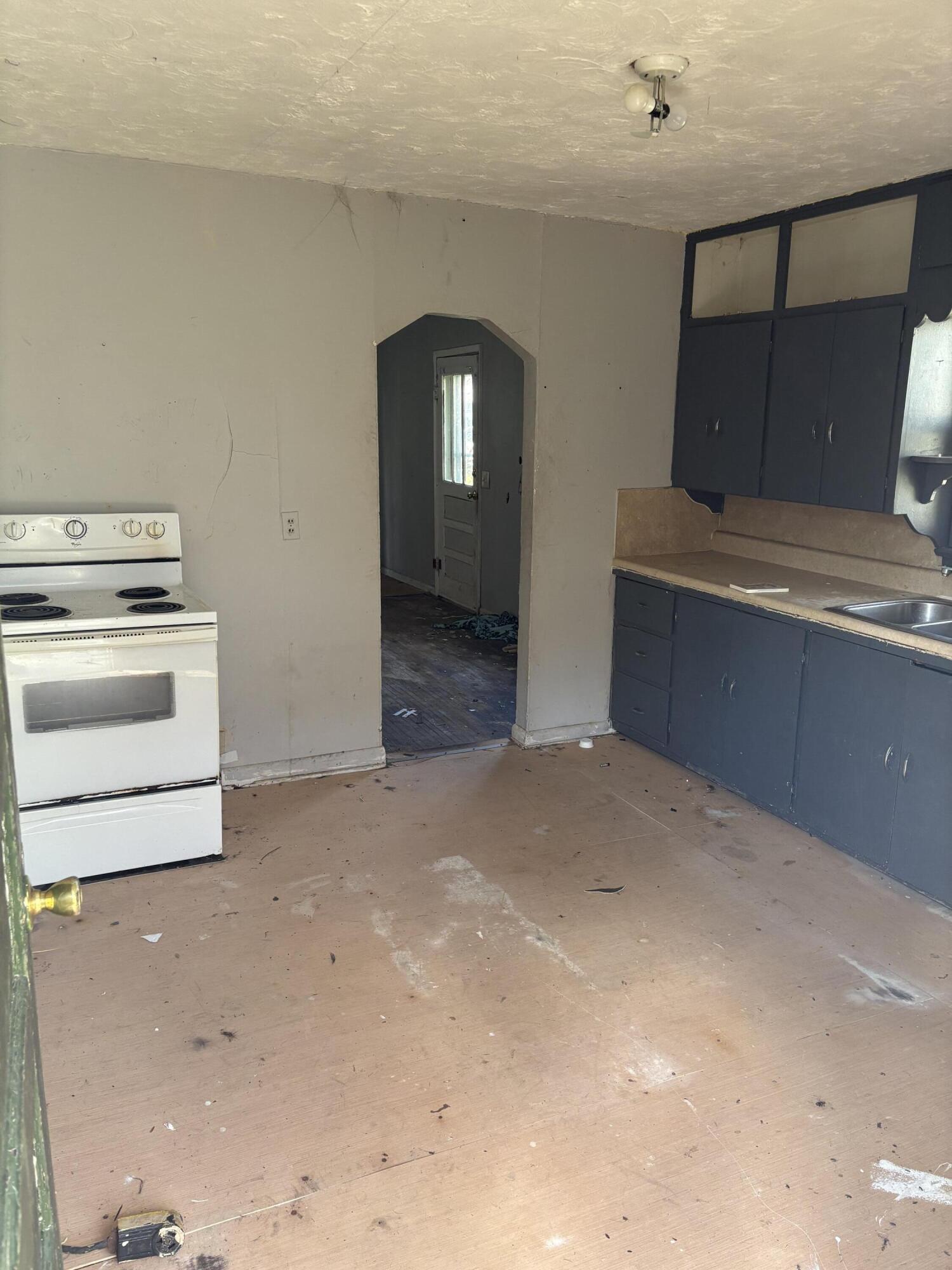 317 South Mitchell Avenue Property Photo 5