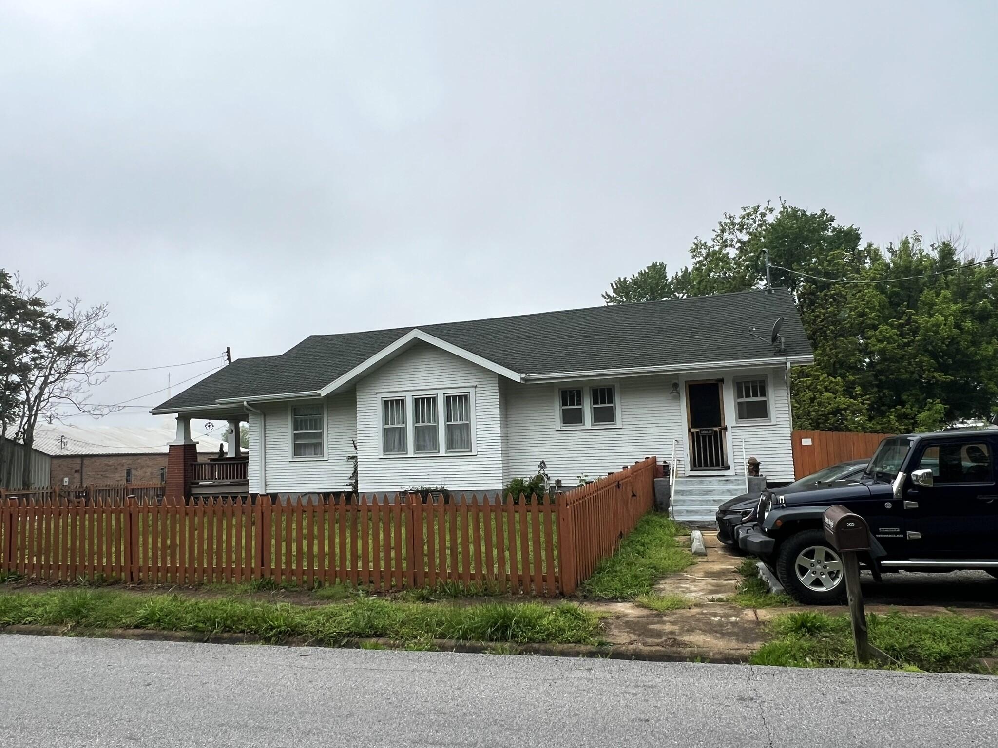 305 West Jefferson Street Property Photo 25