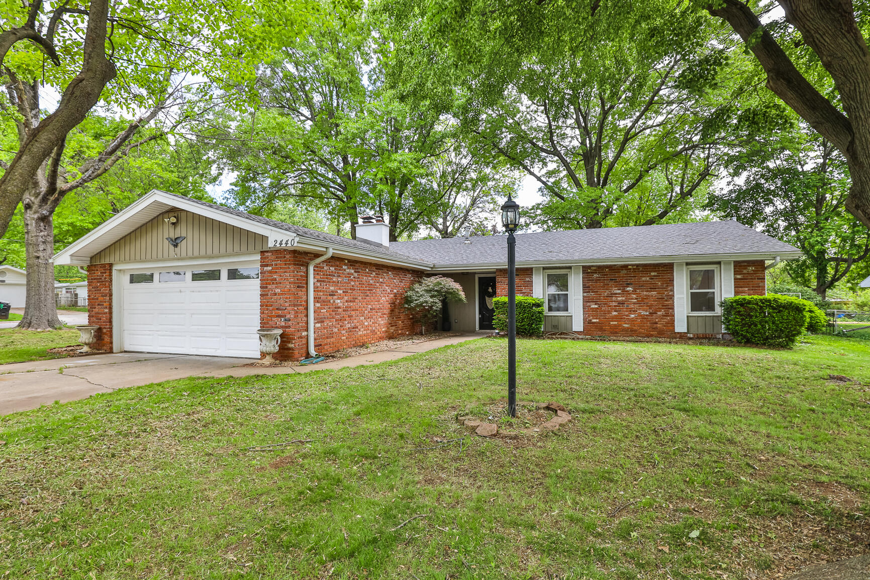 2440 South Weaver Avenue Property Photo 1